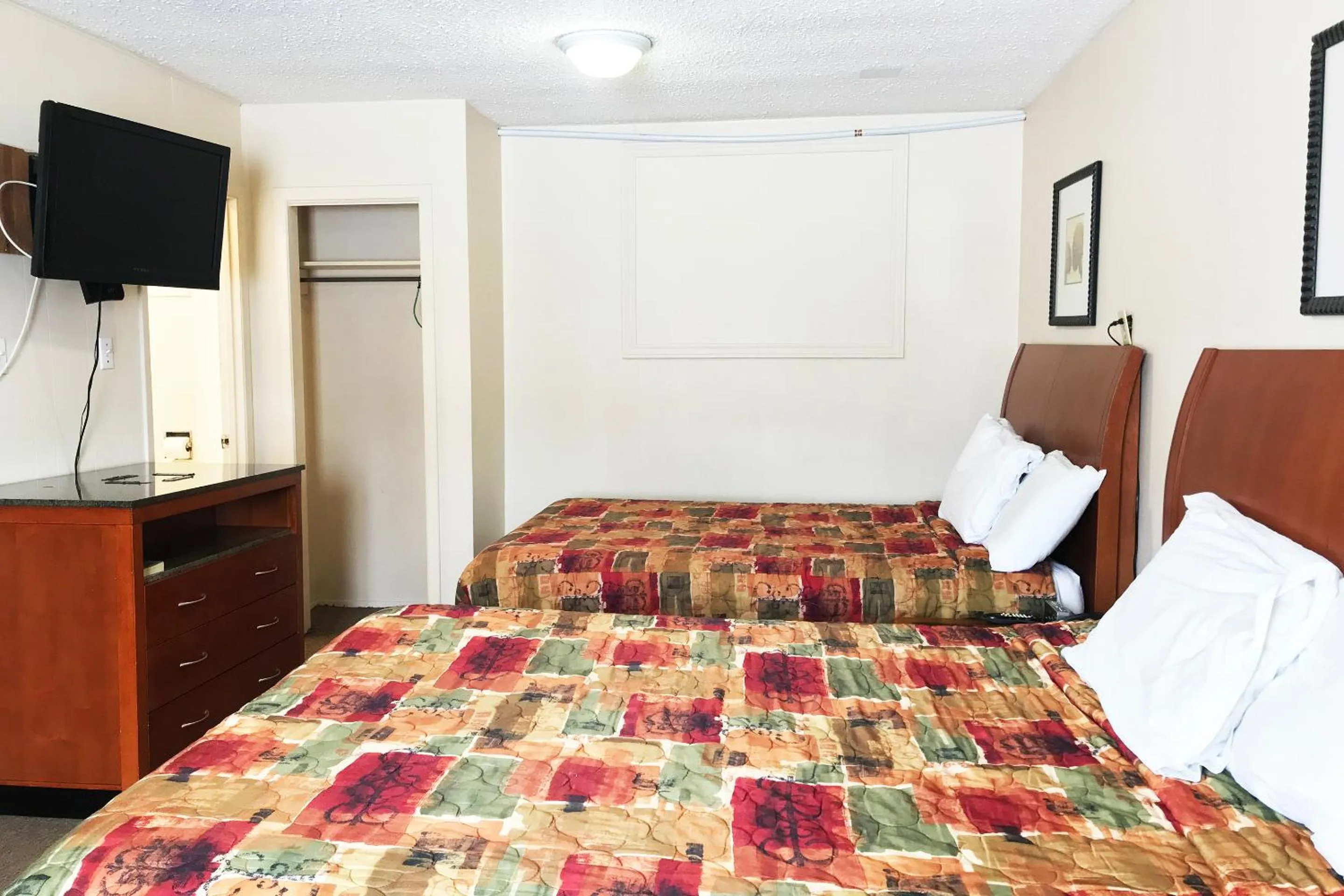 Bedroom, Bed in Bayside Motel Trenton