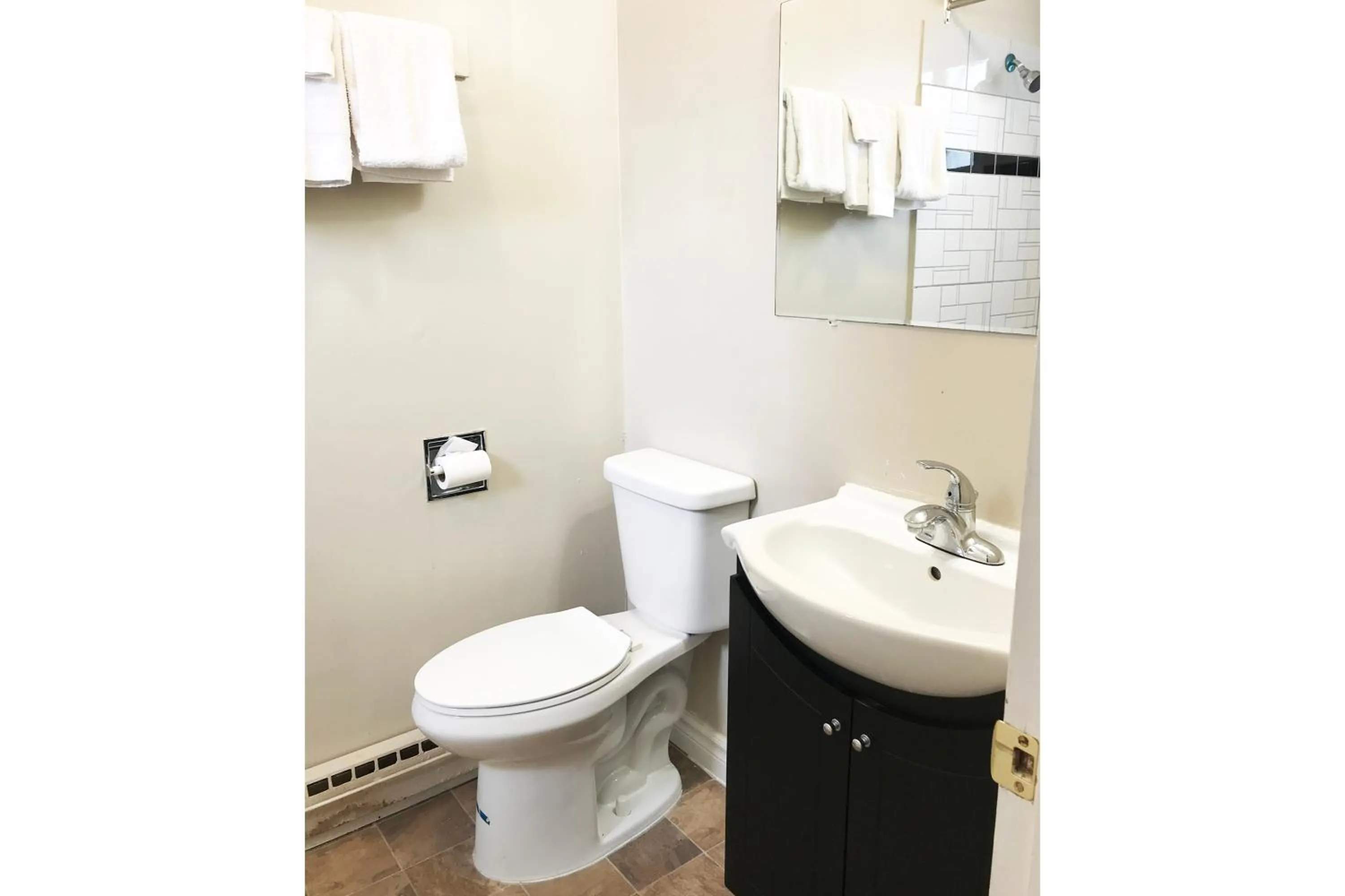 Bathroom in Bayside Motel Trenton