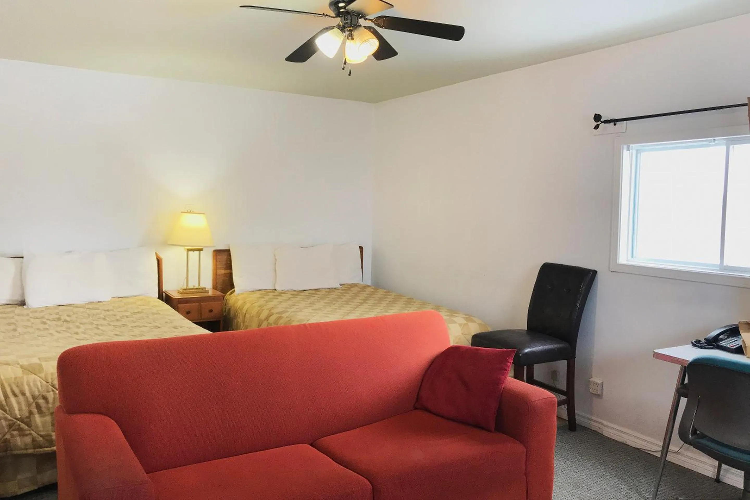 Bedroom, Bed in Bayside Motel Trenton