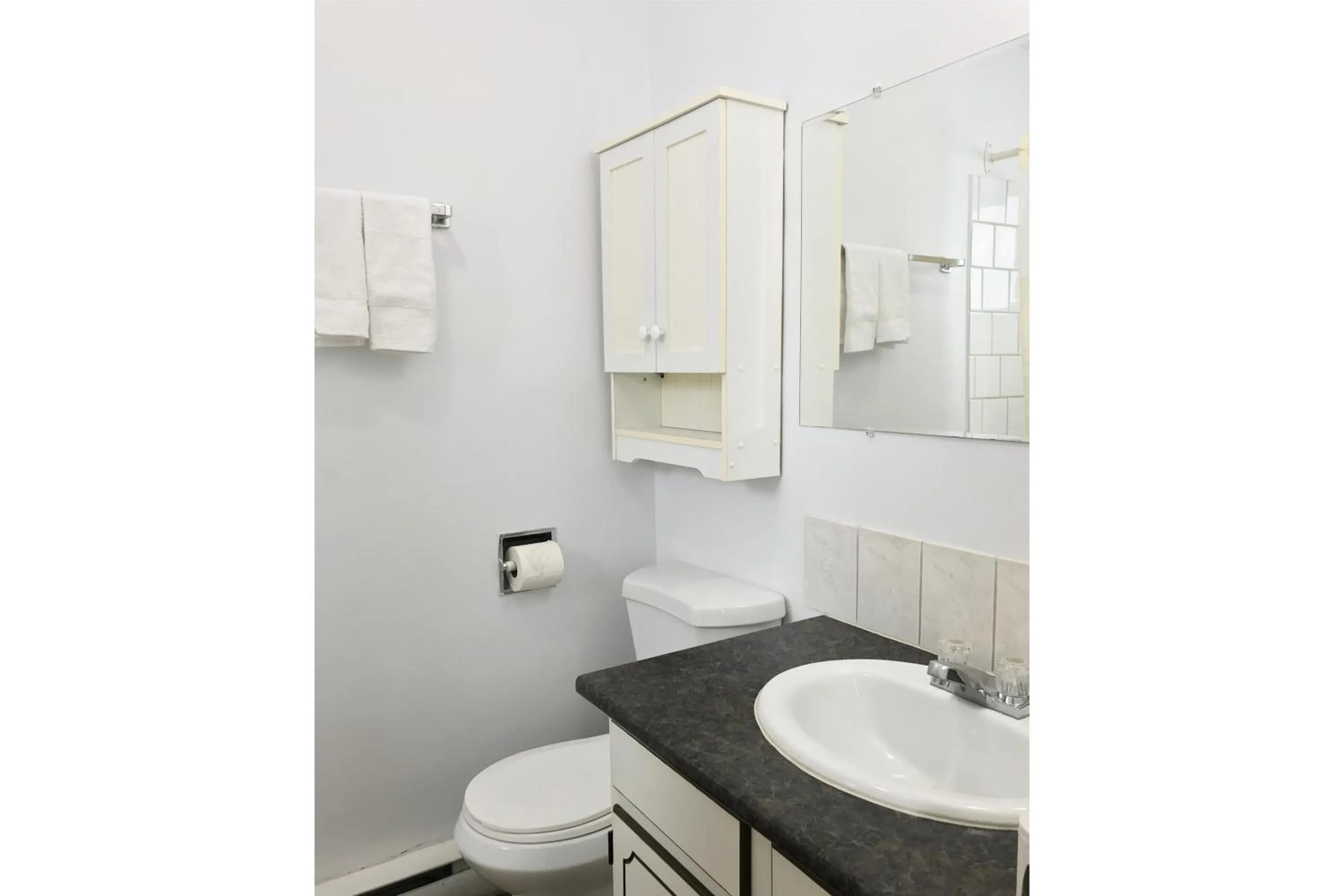 Bathroom in Bayside Motel Trenton