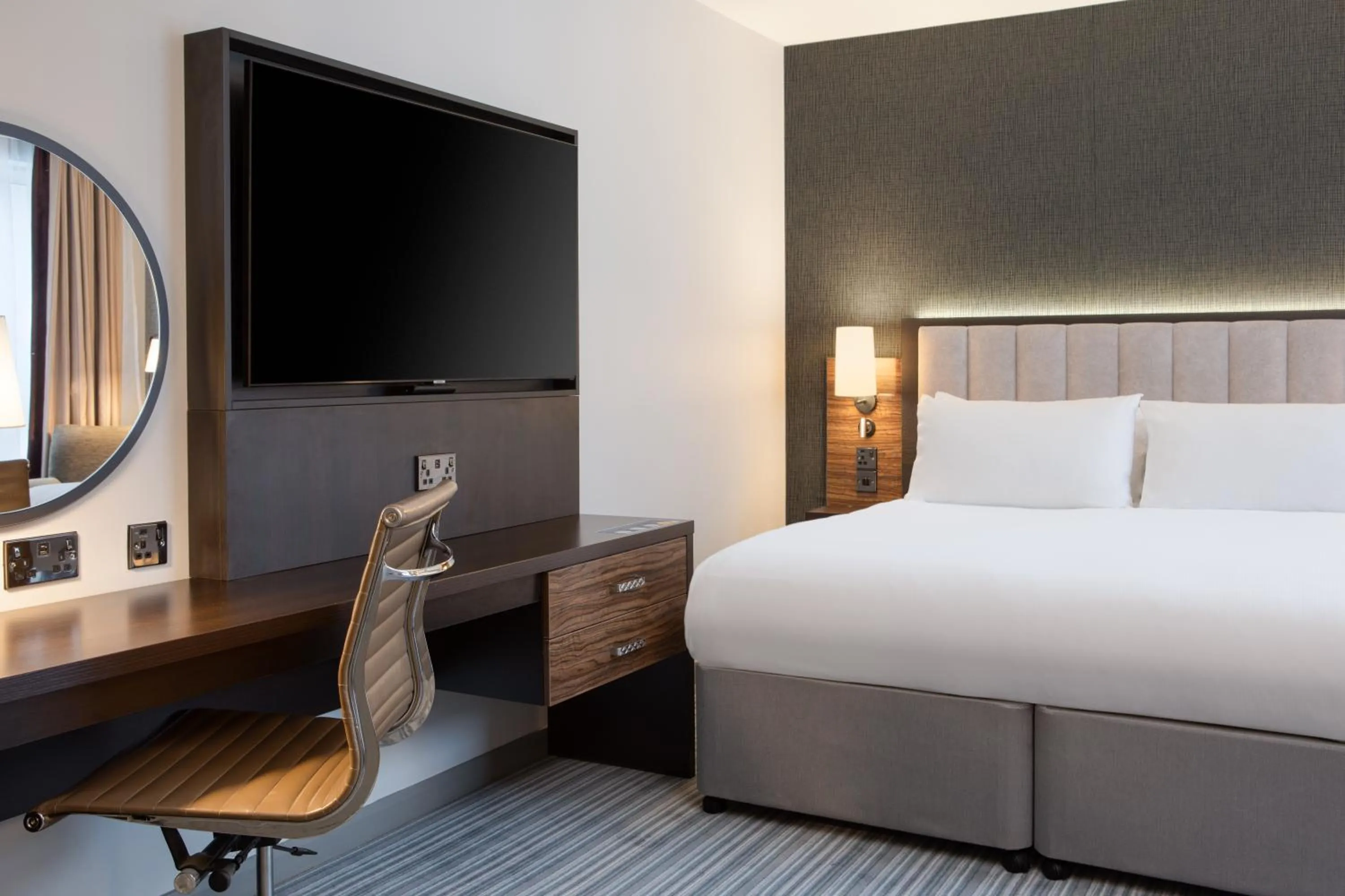 Bedroom, Bed in DoubleTree by Hilton London Chelsea