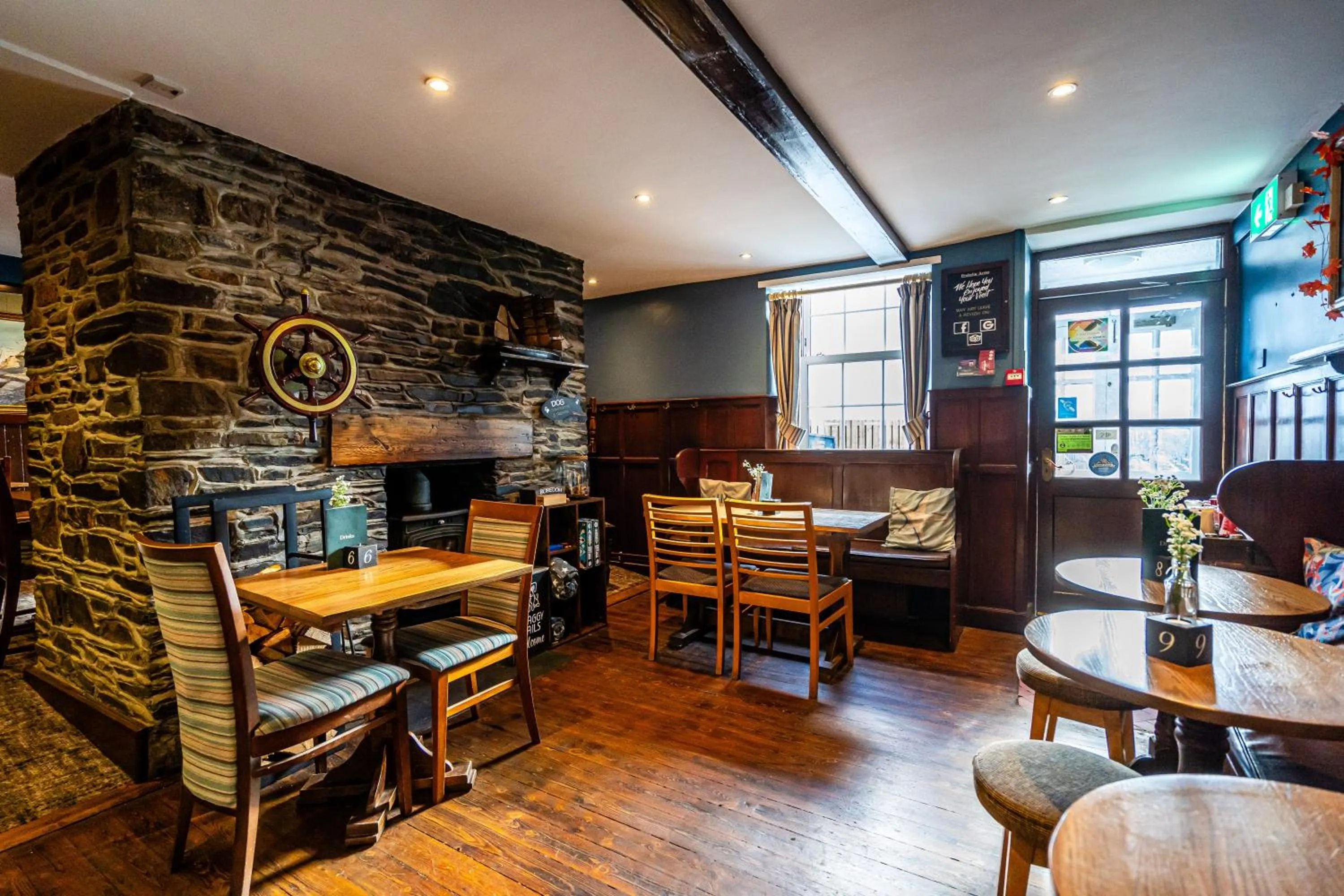 Restaurant/places to eat in Penhelig Arms