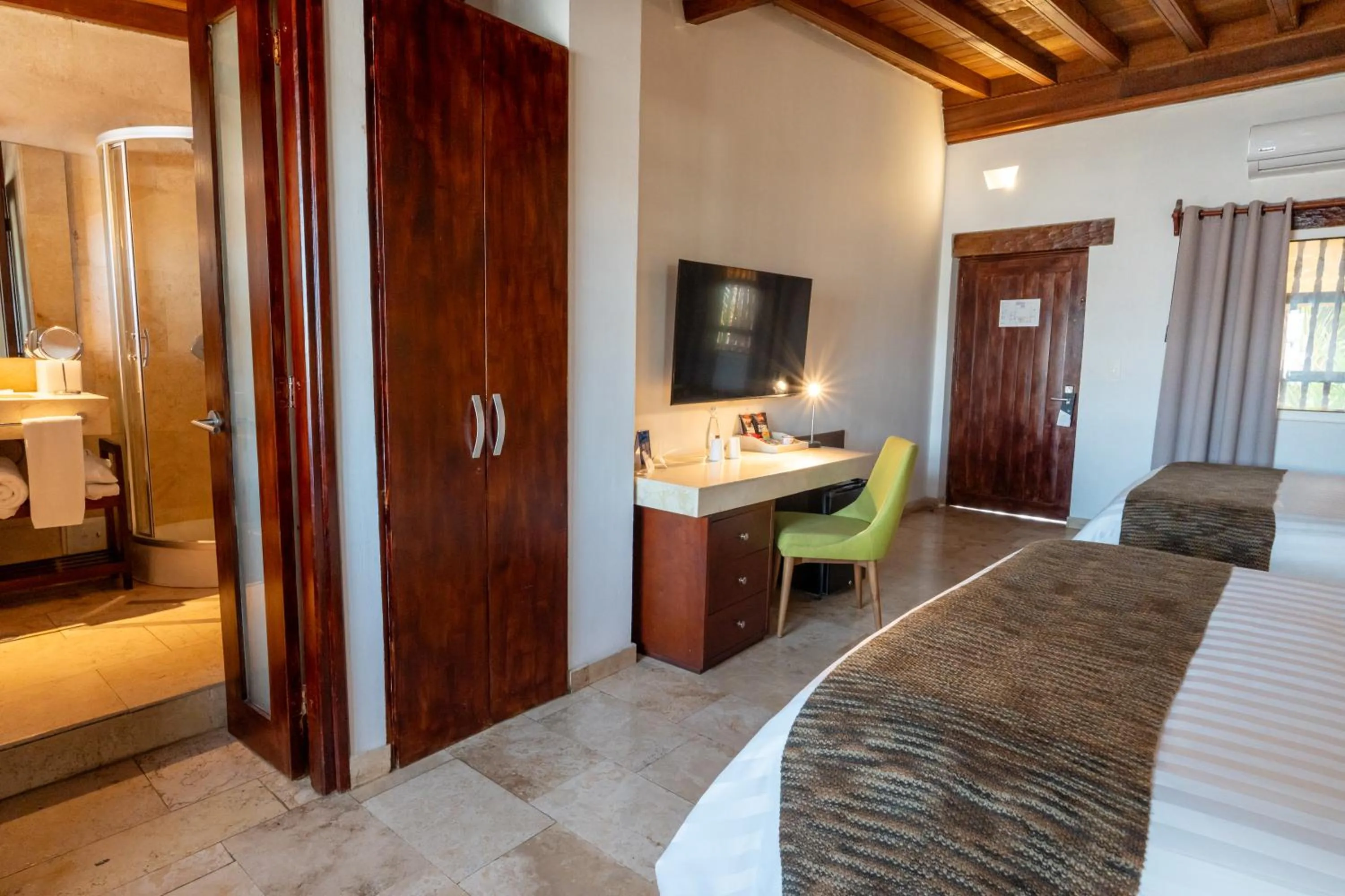 TV and multimedia, Bed in GHL Collection Armería Real Hotel