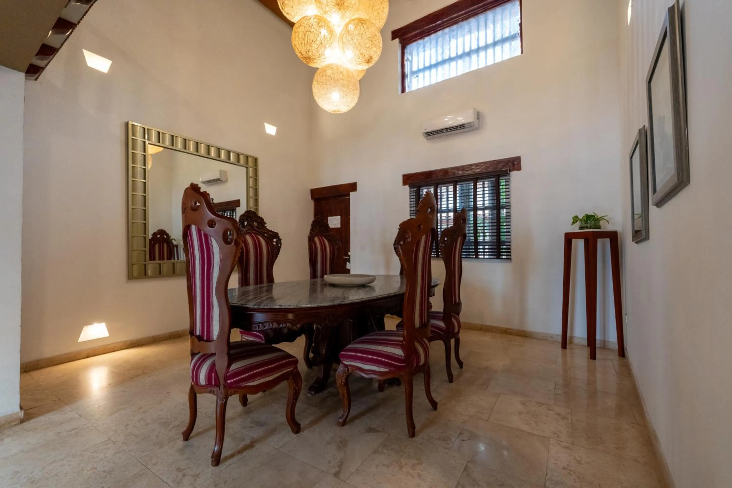 Dining area in GHL Collection Armería Real Hotel