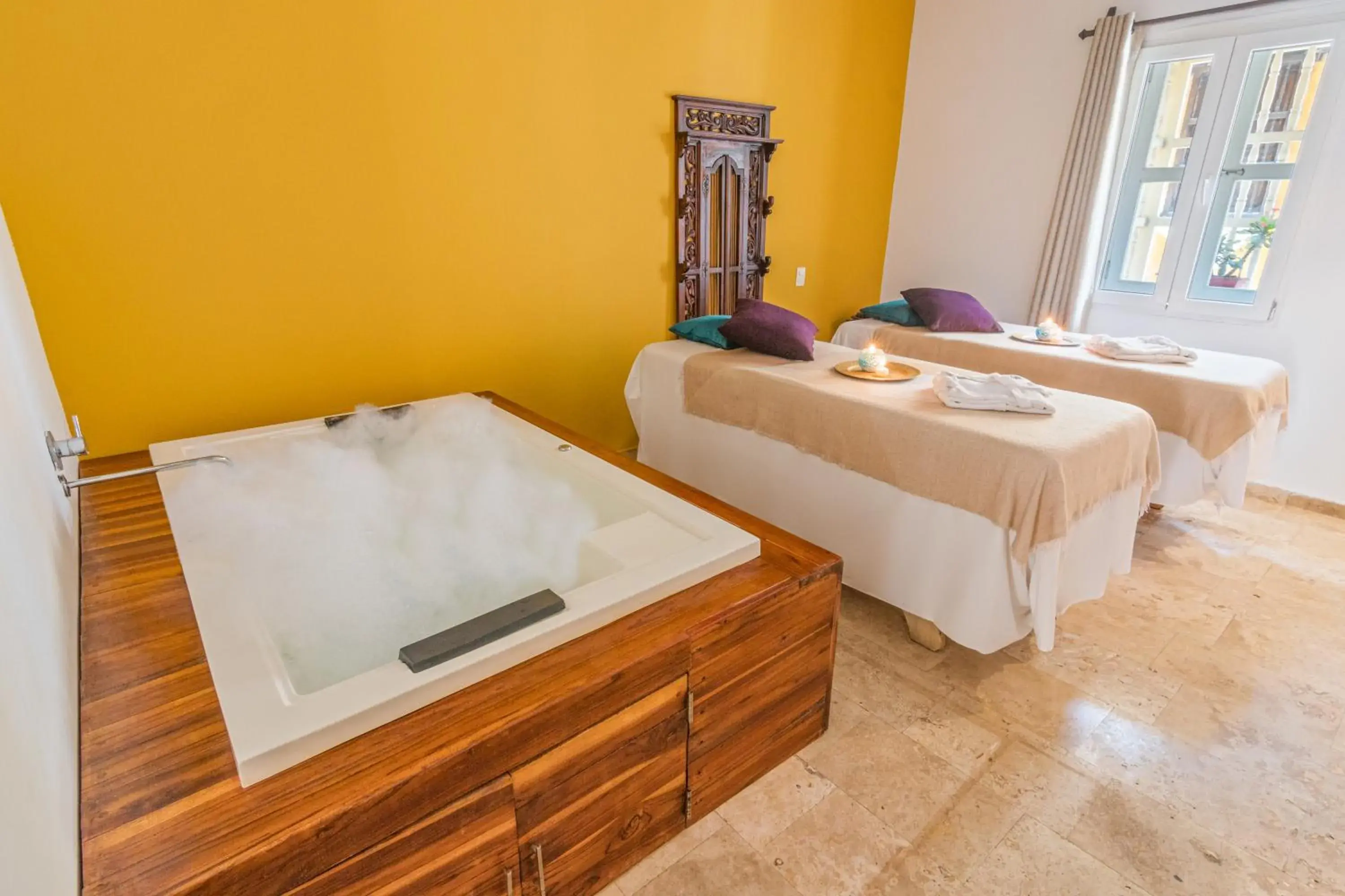 Hot Tub, Bed in GHL Collection Armería Real Hotel Hot Tub, Bed in GHL Collection Armería Real Hotel