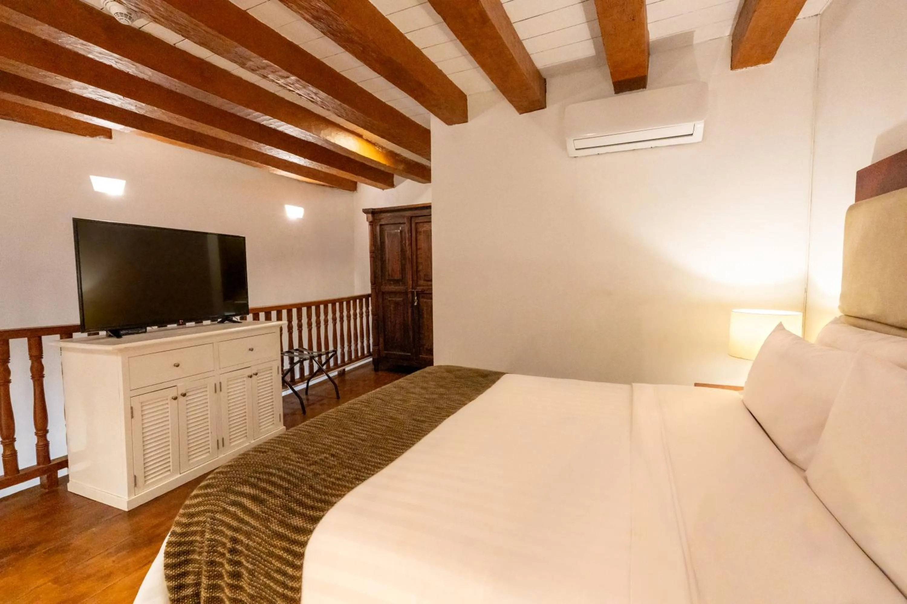 Bed in GHL Collection Armería Real Hotel