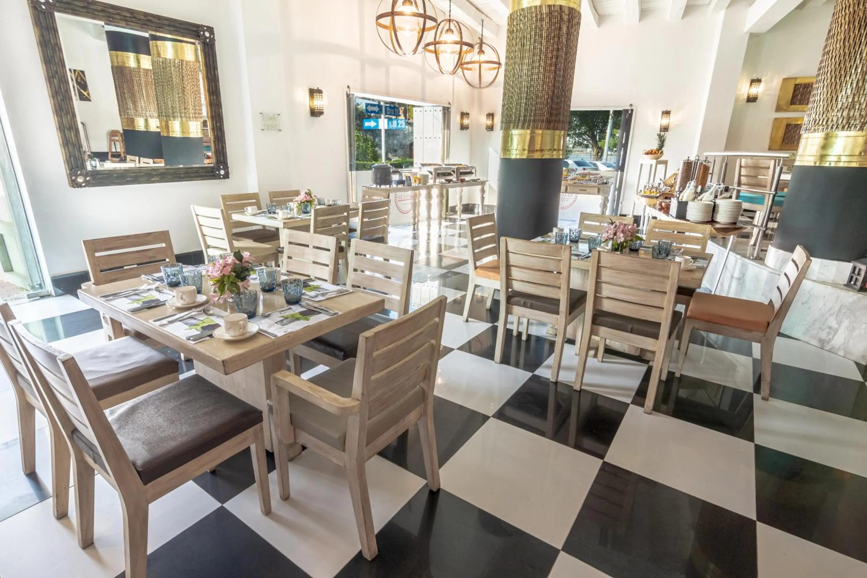 Restaurant/places to eat in GHL Collection Armería Real Hotel