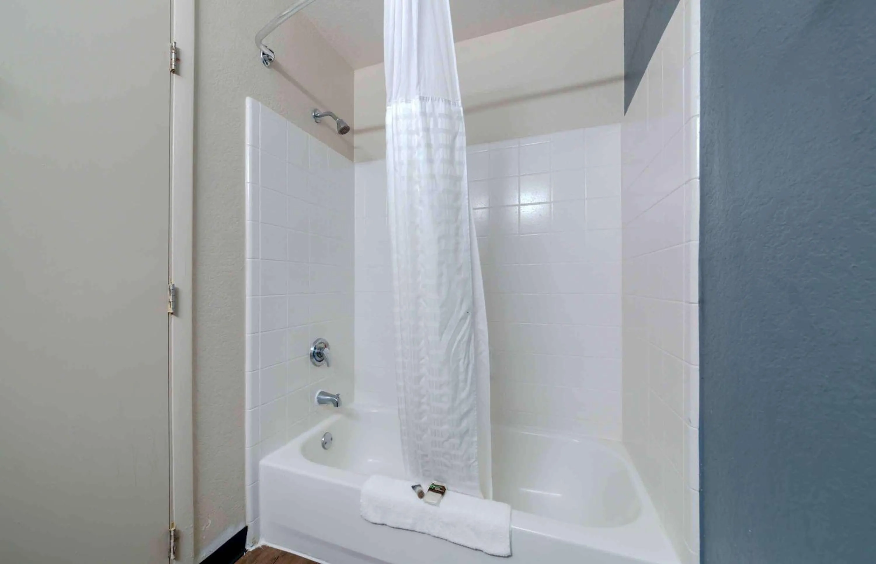 Bathroom in Extended Stay America Suites - Miami - Airport - Doral