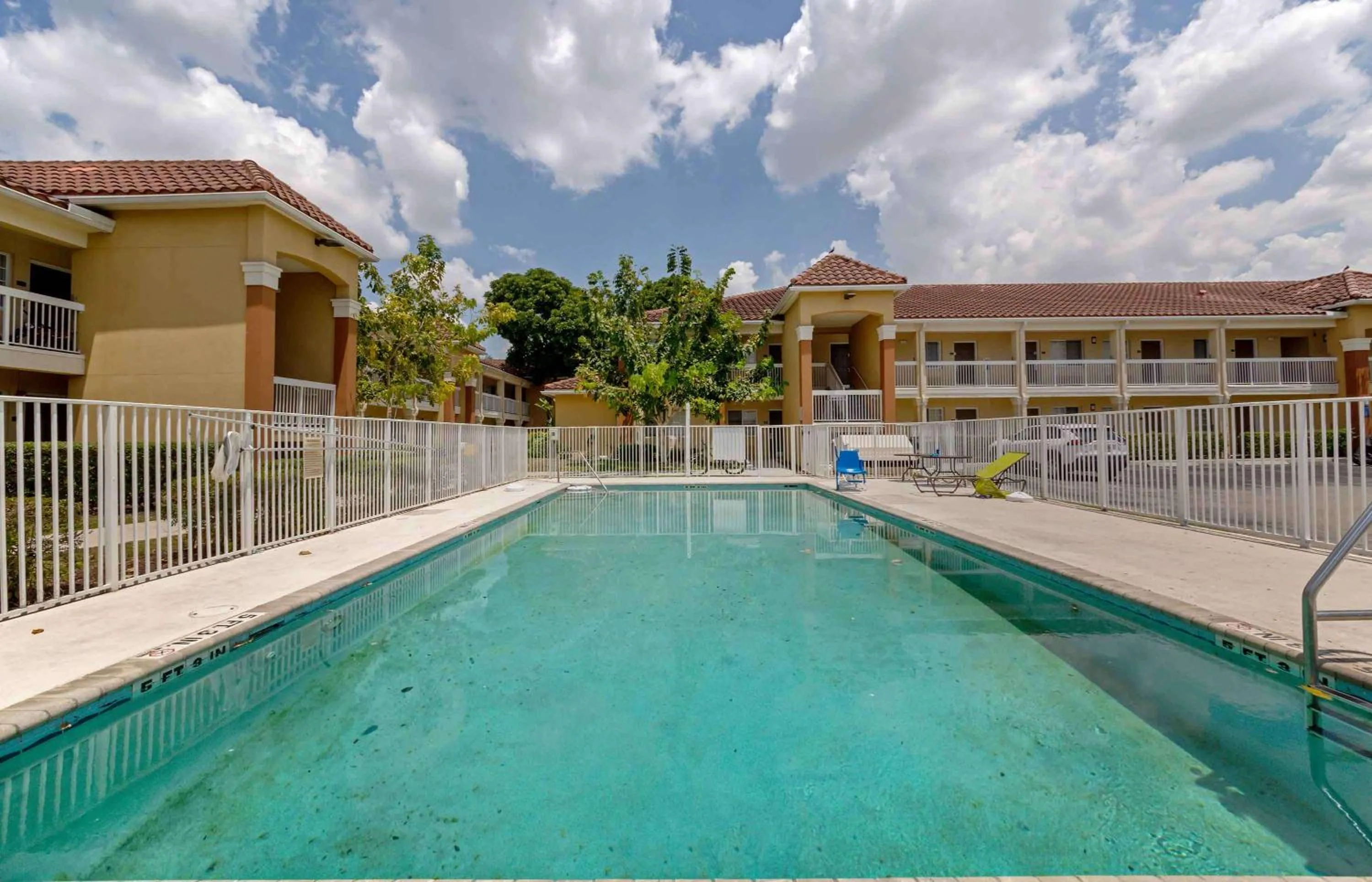 Pool view in Extended Stay America Suites - Miami - Airport - Doral