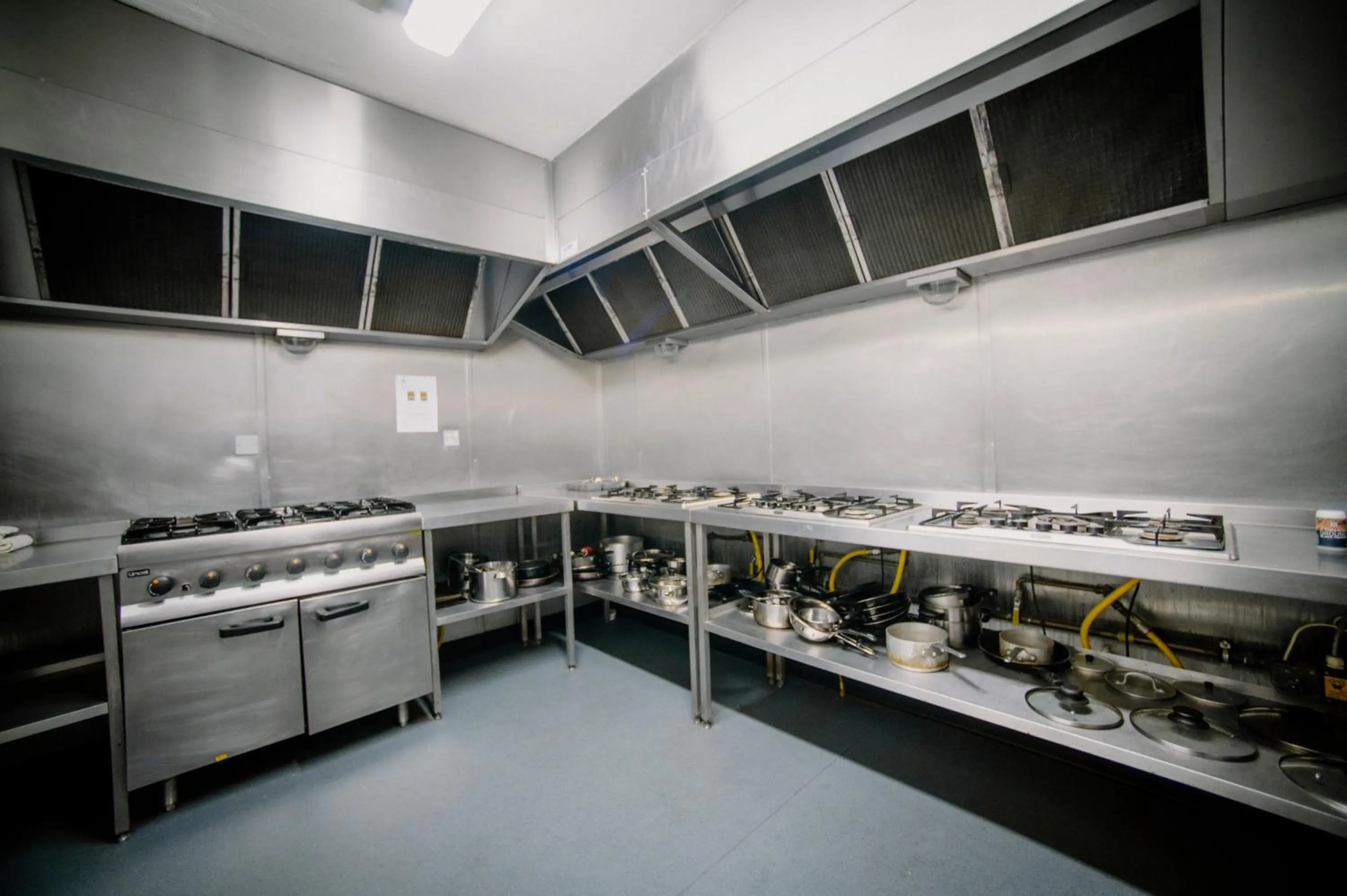Kitchen or kitchenette in Glasgow Youth Hostel