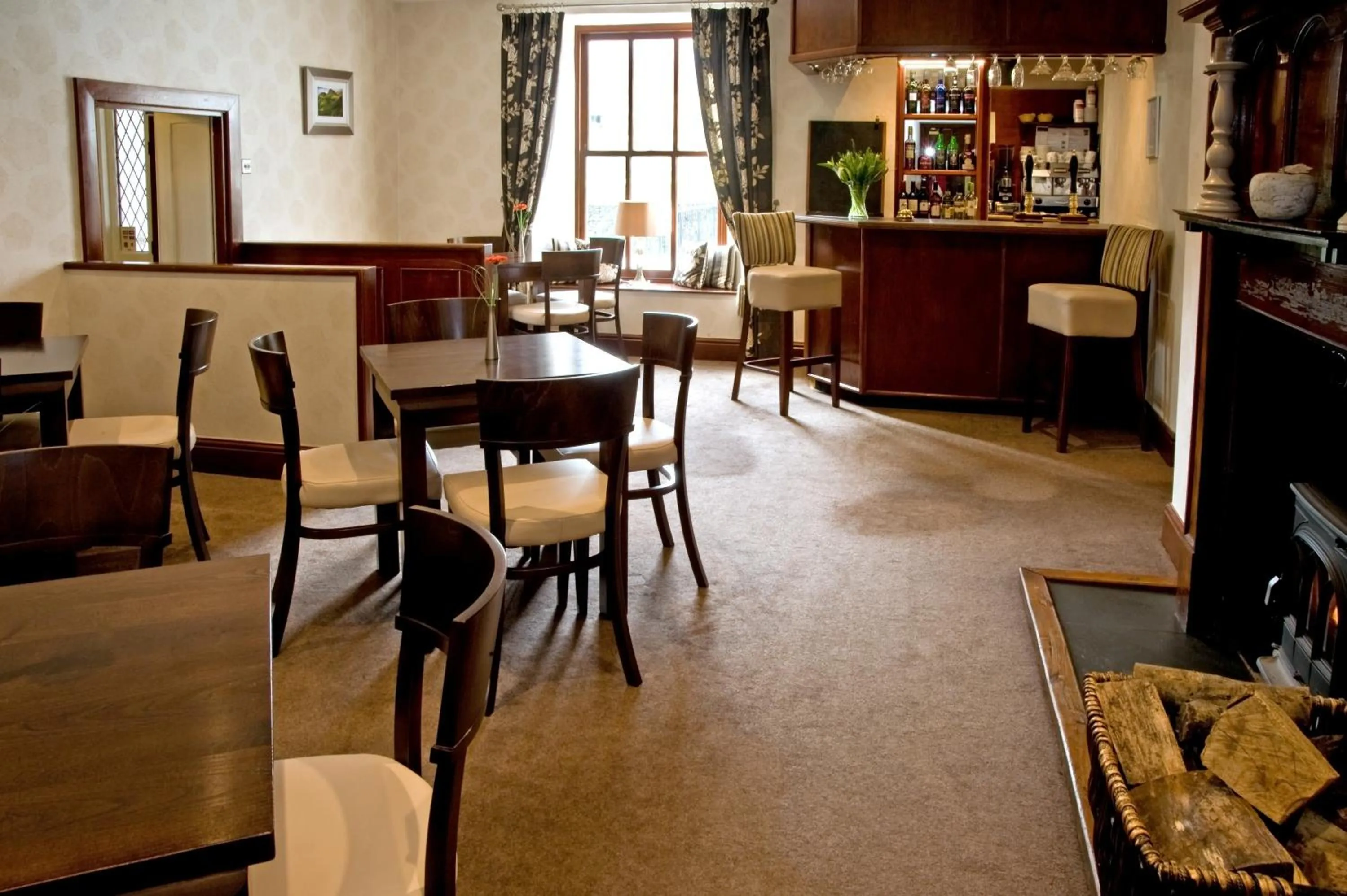 Lounge or bar in New Dungeon Ghyll Hotel