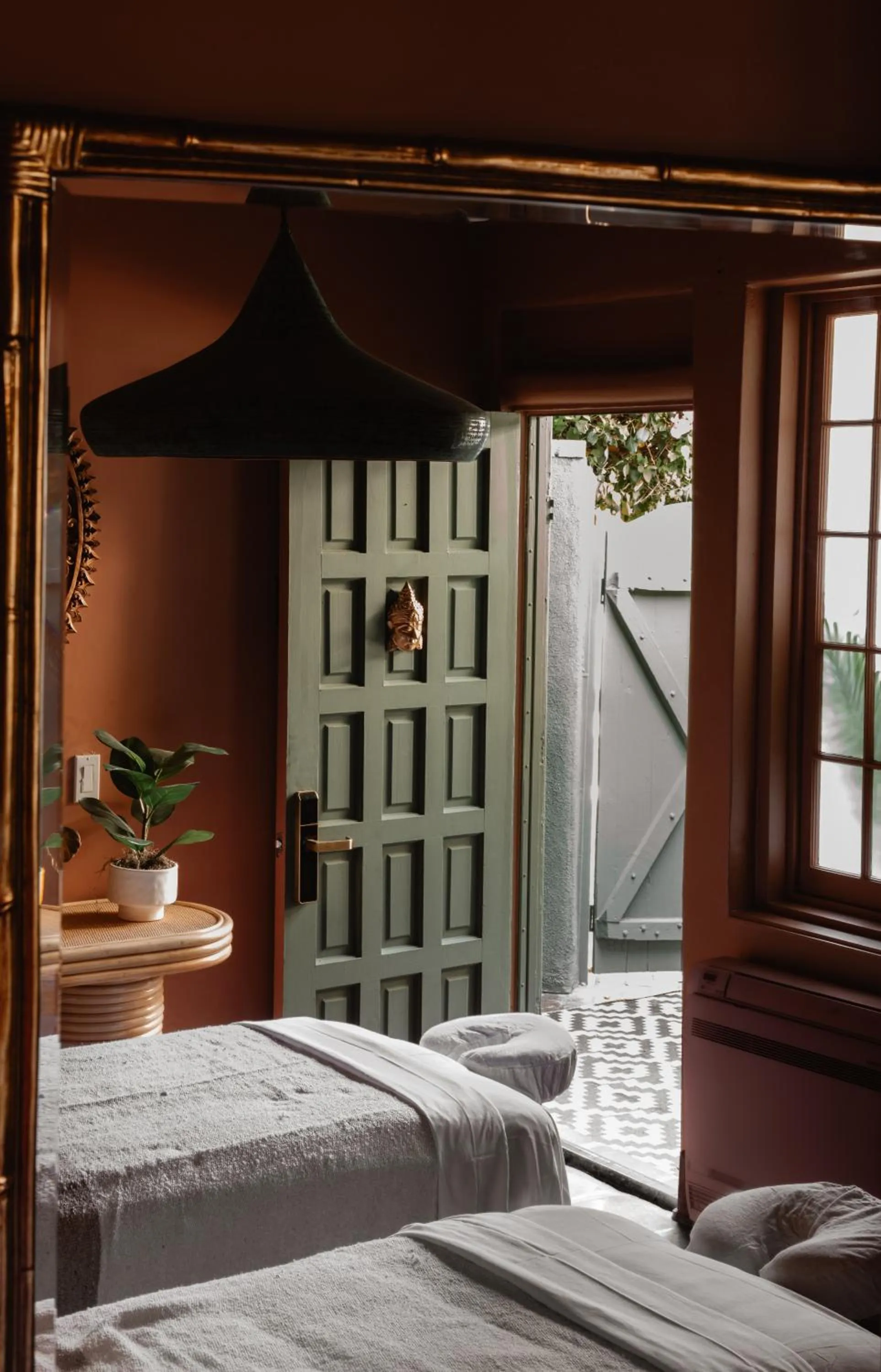 Massage, Bed in Villa Royale