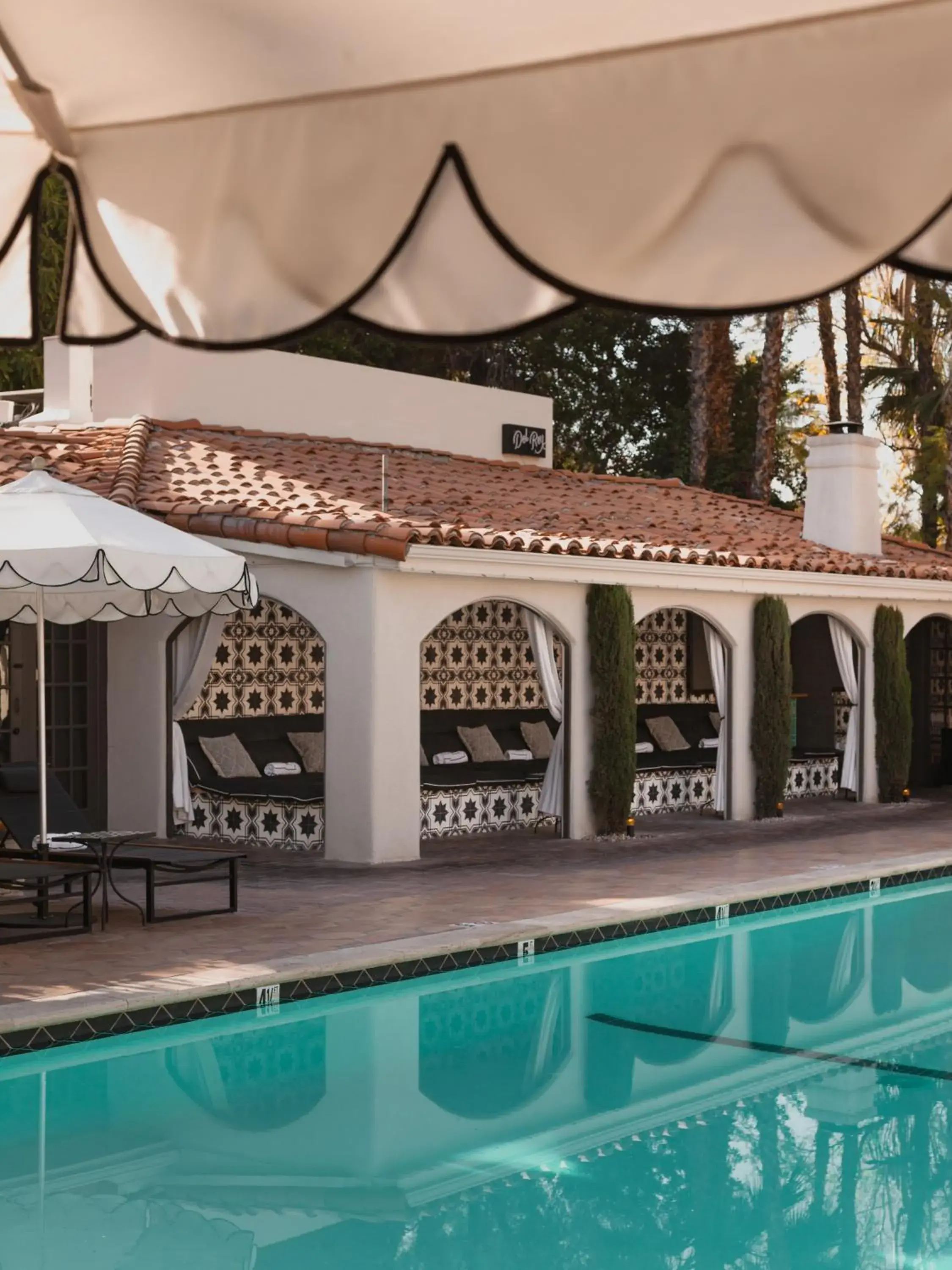 Property building in Villa Royale Property building in Villa Royale