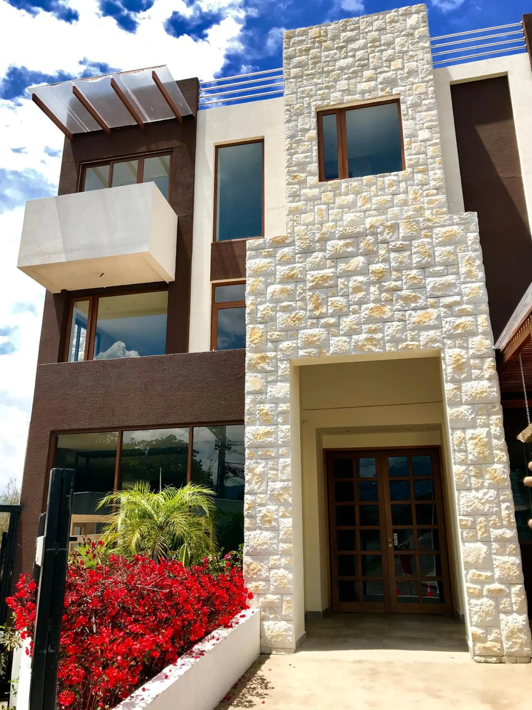 Facade/entrance in Ilalo Garden Hotel & Restaurant