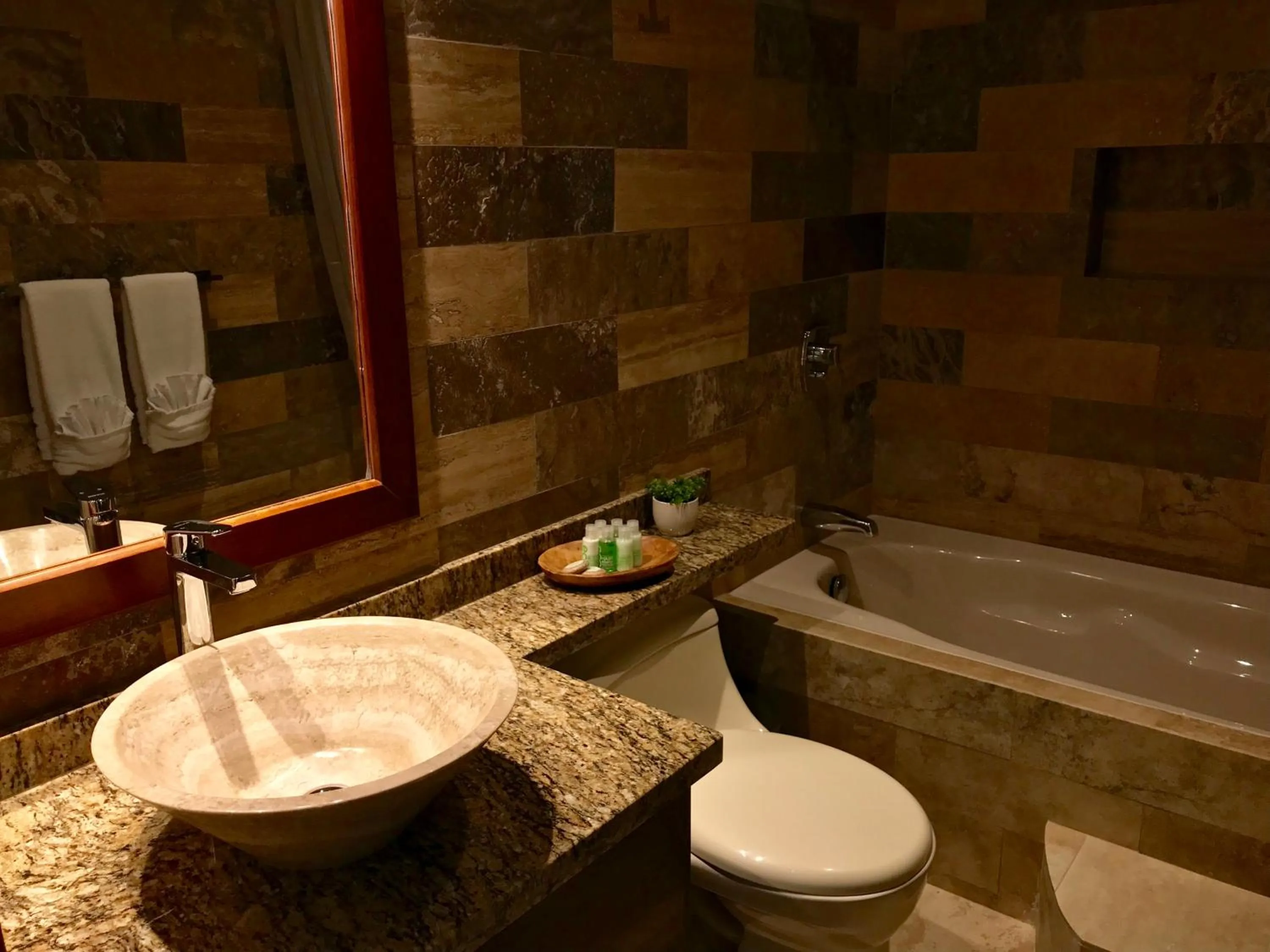 Toilet in Ilalo Garden Hotel & Restaurant