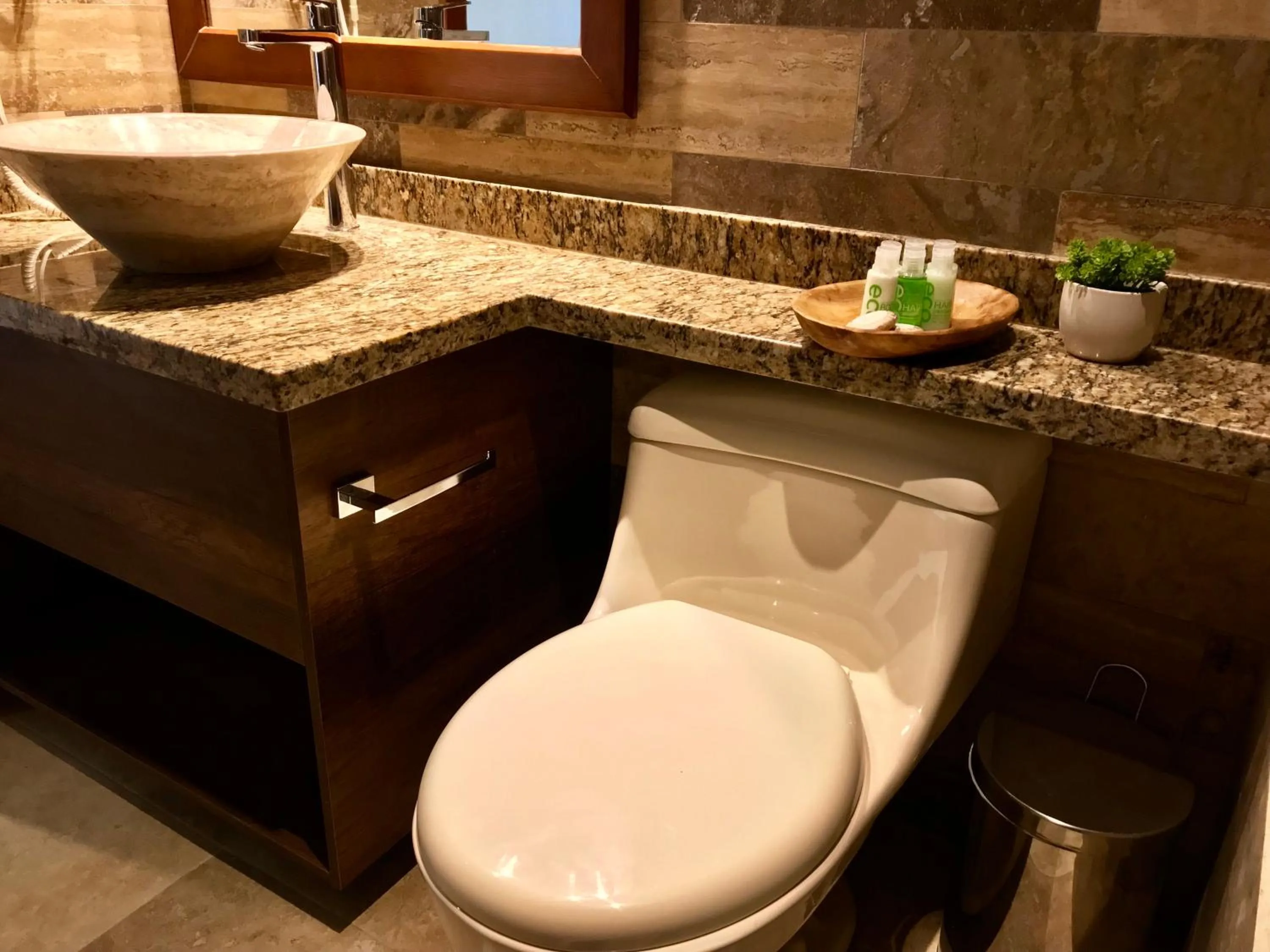 Bathroom in Ilalo Garden Hotel & Restaurant