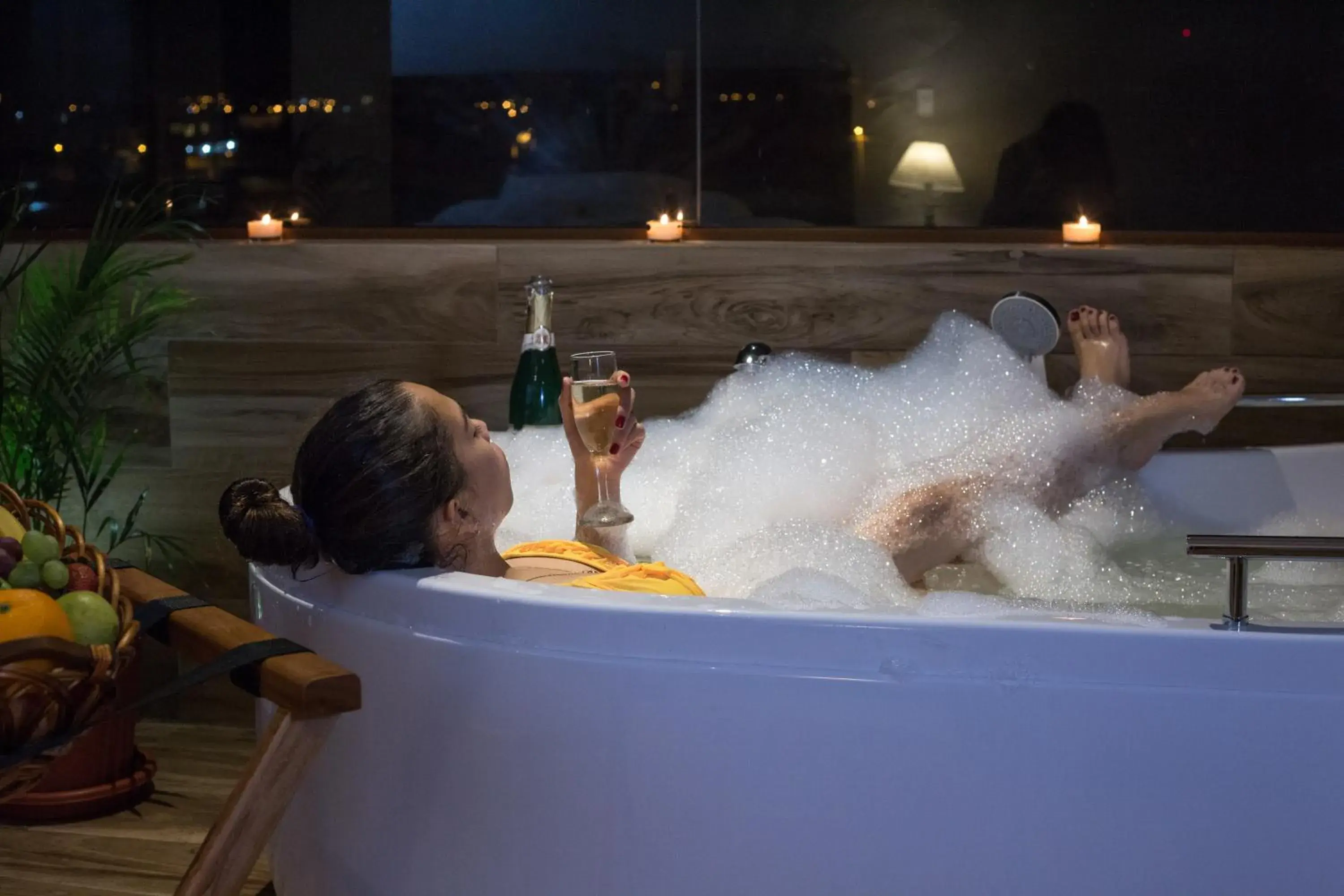 Deluxe Suite with Spa Bath - single occupancy in Ilalo Garden Hotel & Restaurant Deluxe Suite with Spa Bath - single occupancy in Ilalo Garden Hotel & Restaurant