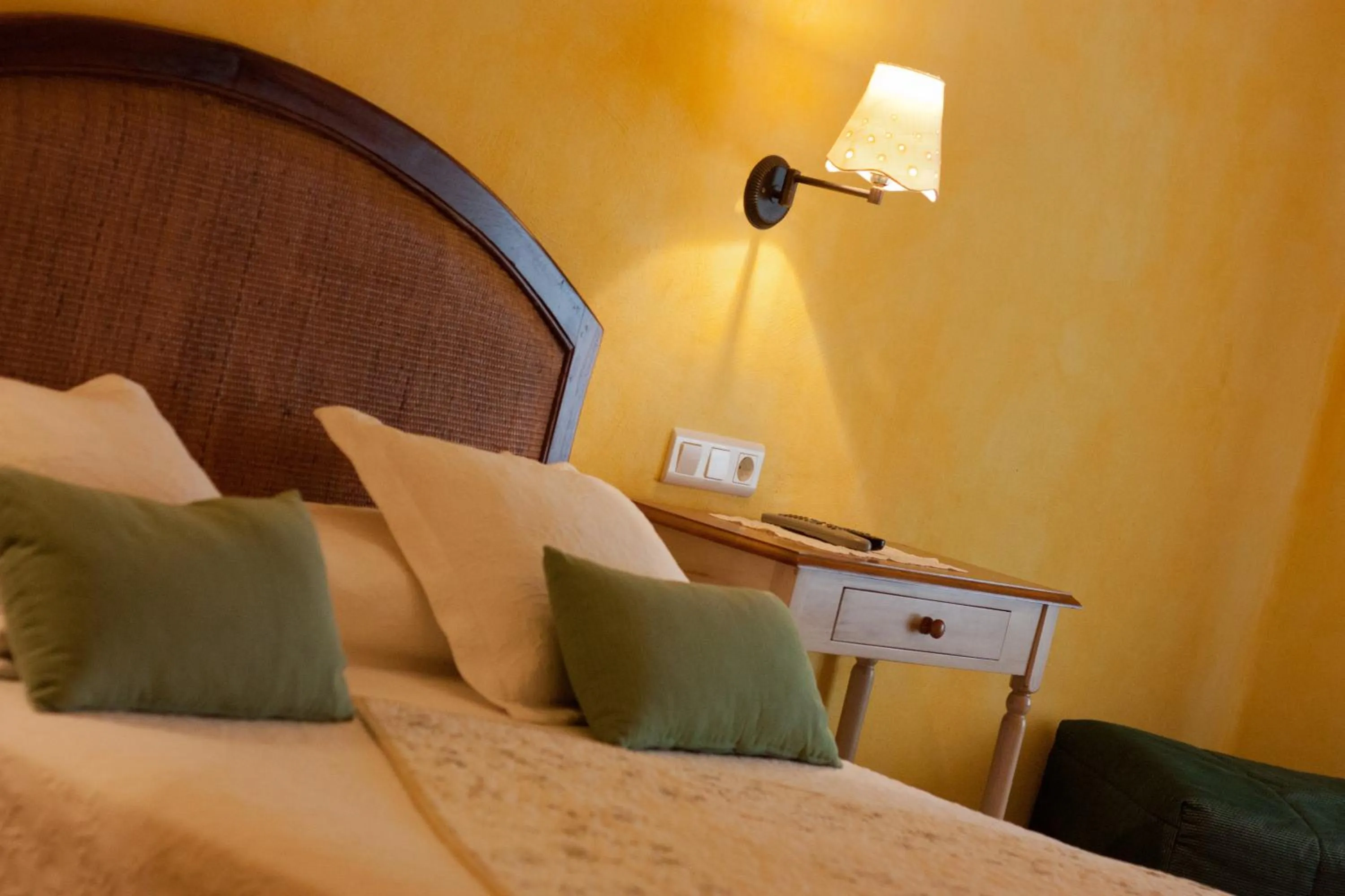 Bed in Sierra Quilama -TOP 3 en Alojamientos-Junto a La ALBERCA