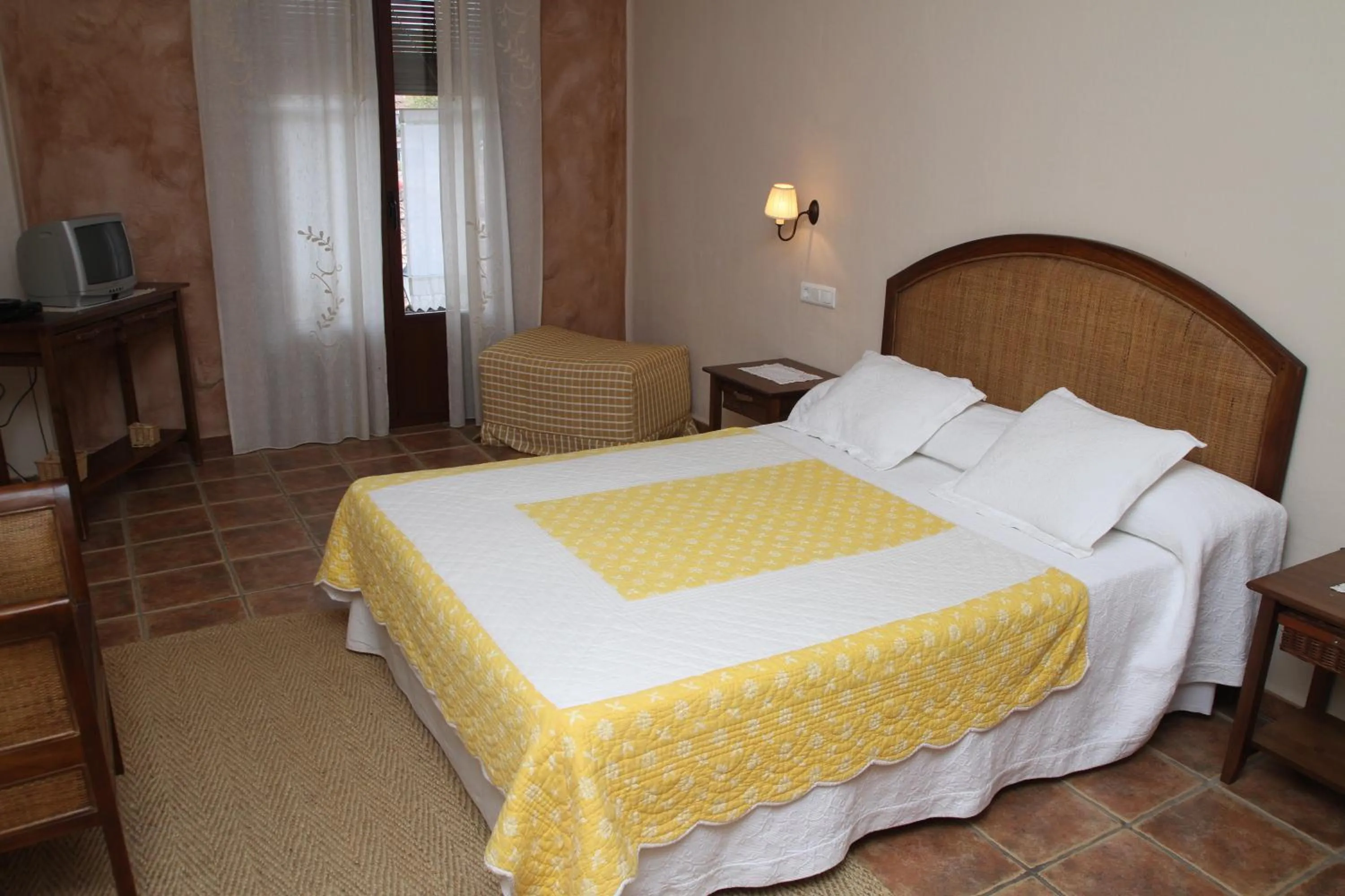 Photo of the whole room, Bed in Sierra Quilama -TOP 3 en Alojamientos-Junto a La ALBERCA