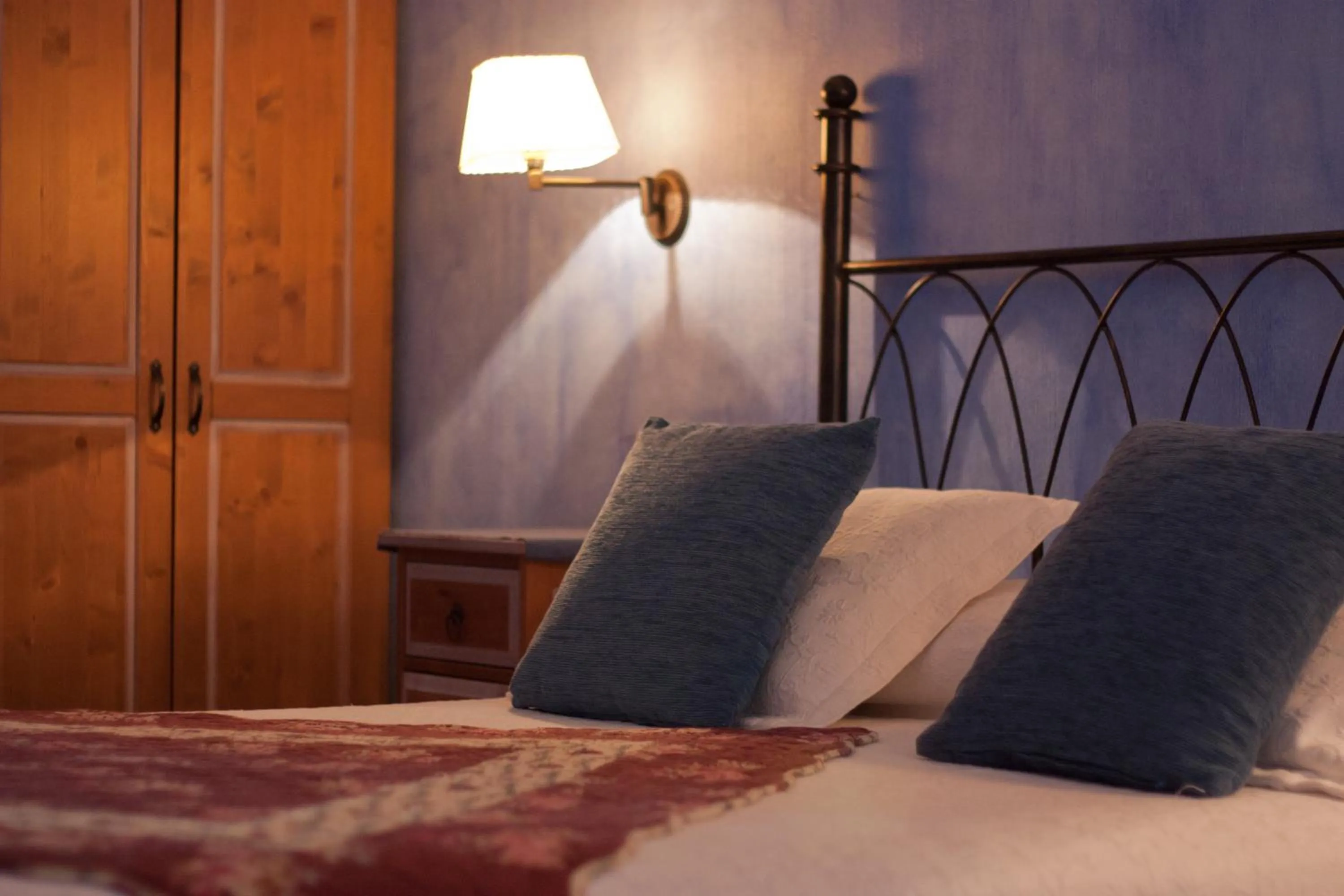 Decorative detail, Bed in Sierra Quilama -TOP 3 en Alojamientos-Junto a La ALBERCA