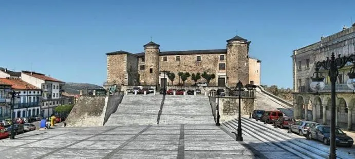 Nearby landmark in Sierra Quilama -TOP 3 en Alojamientos-Junto a La ALBERCA