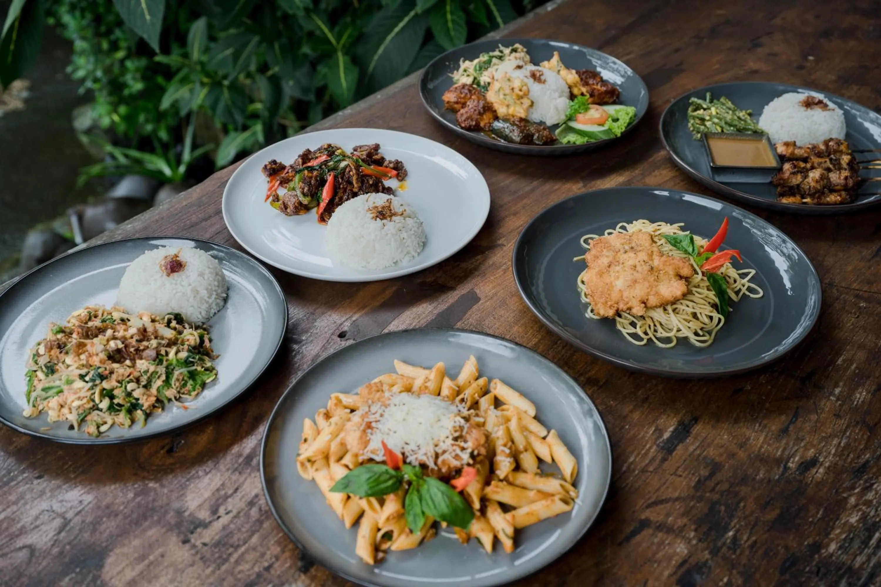 Restaurant/places to eat in Sari Bamboo Bungalows