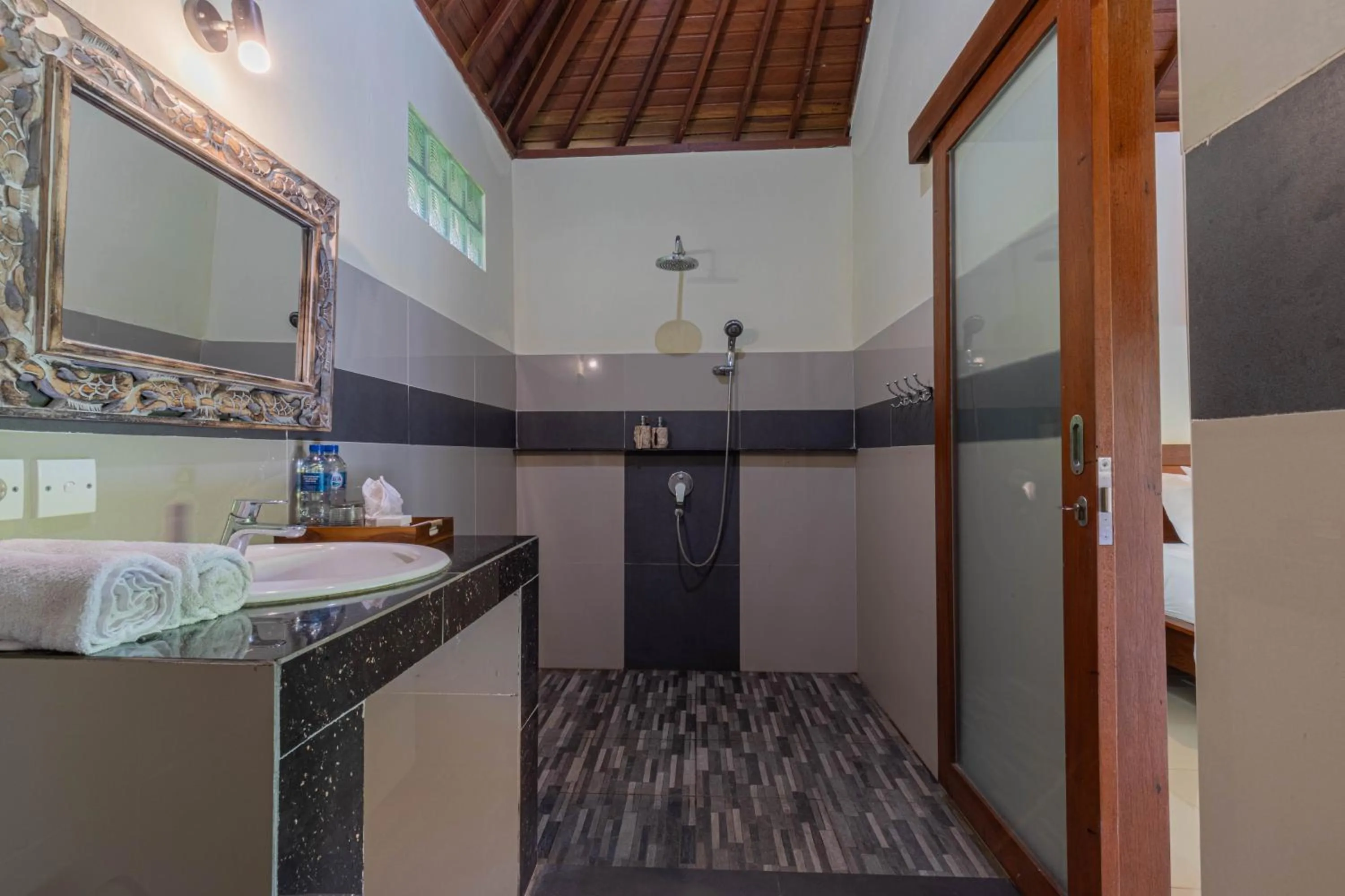 Bathroom in Sari Bamboo Bungalows