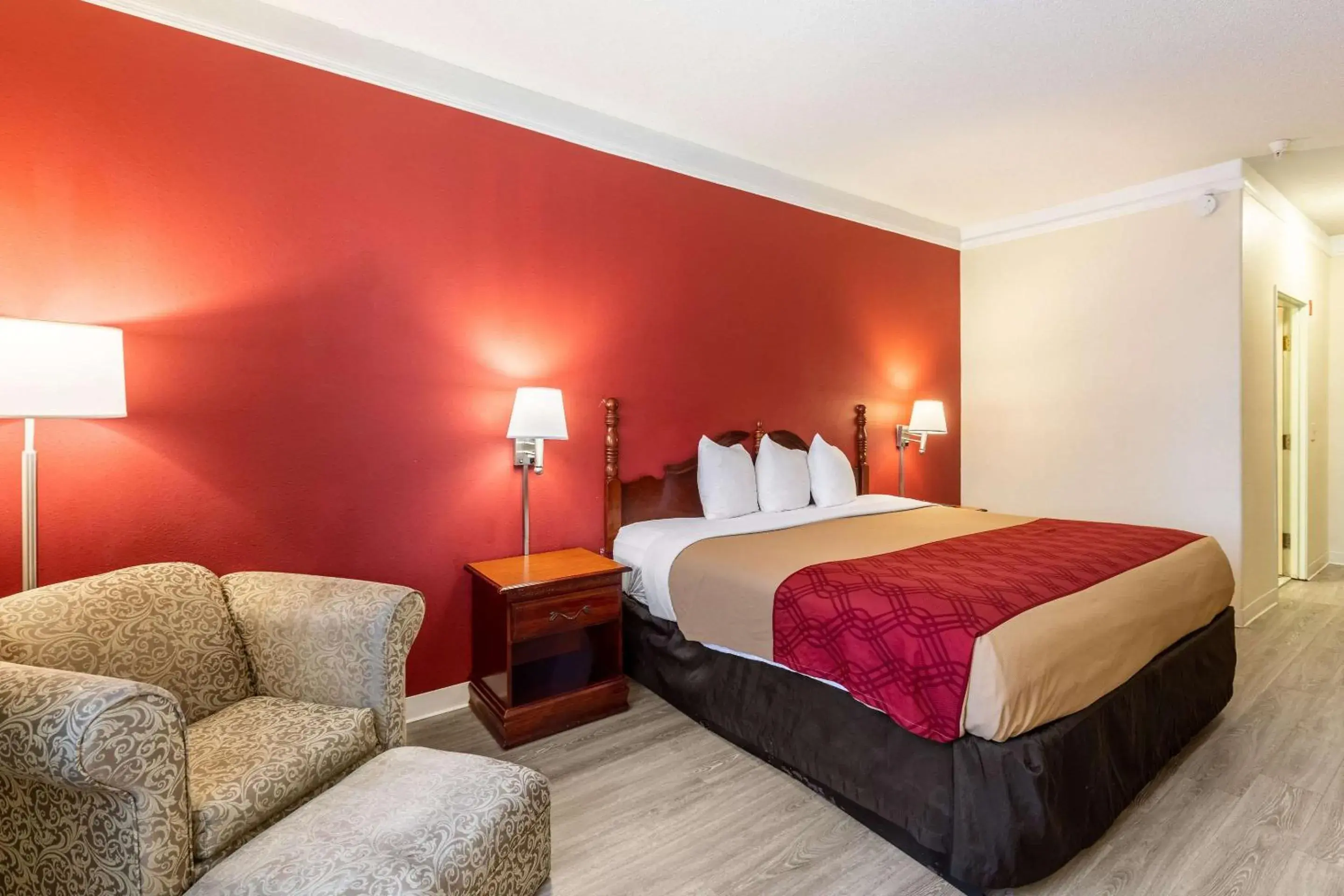 King Room - Accessible/Smoking in Econo Lodge Inn & Suites Douglasville King Room - Accessible/Smoking in Econo Lodge Inn & Suites Douglasville