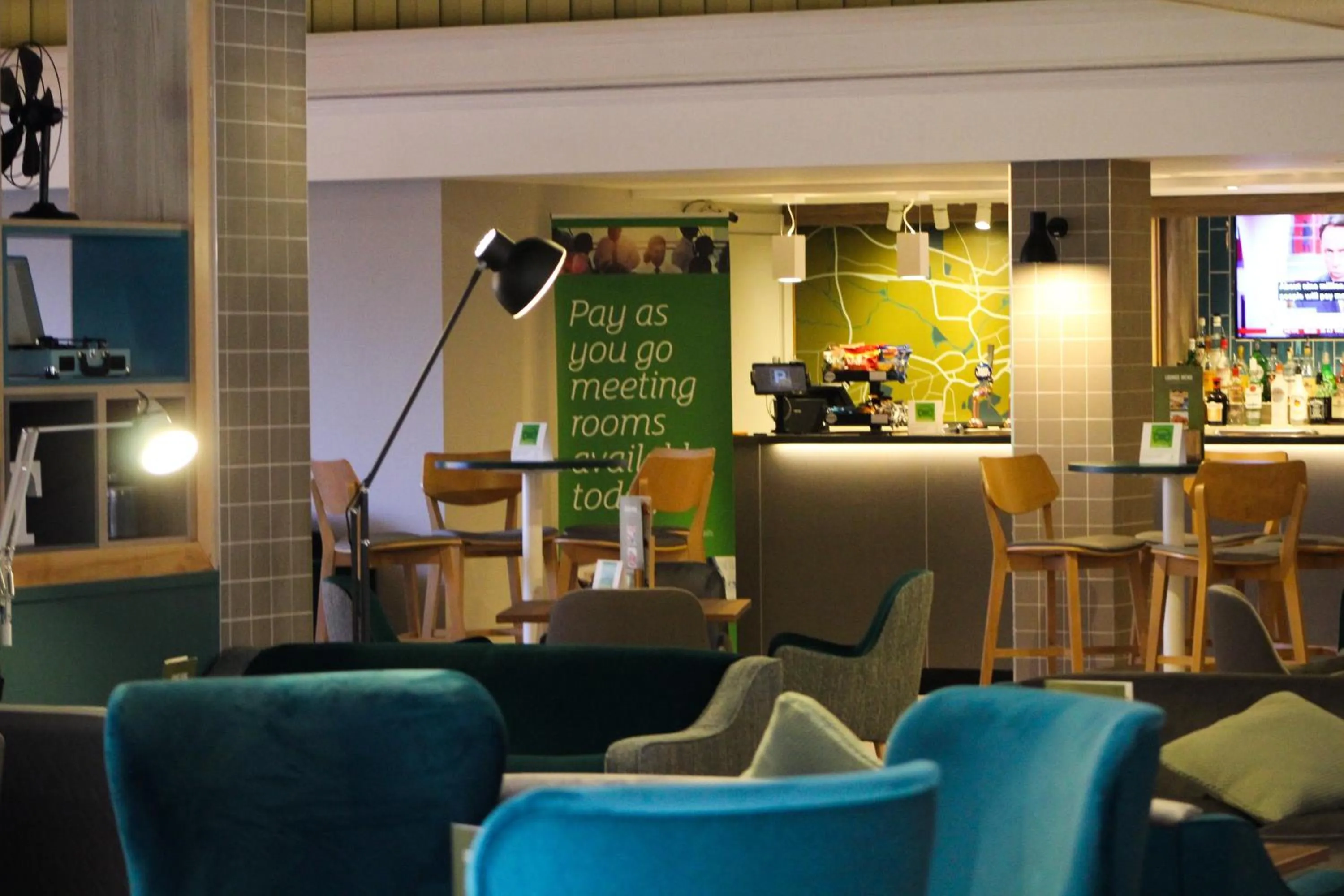 Lounge or bar in Holiday Inn Taunton M5, Jct25 by IHG