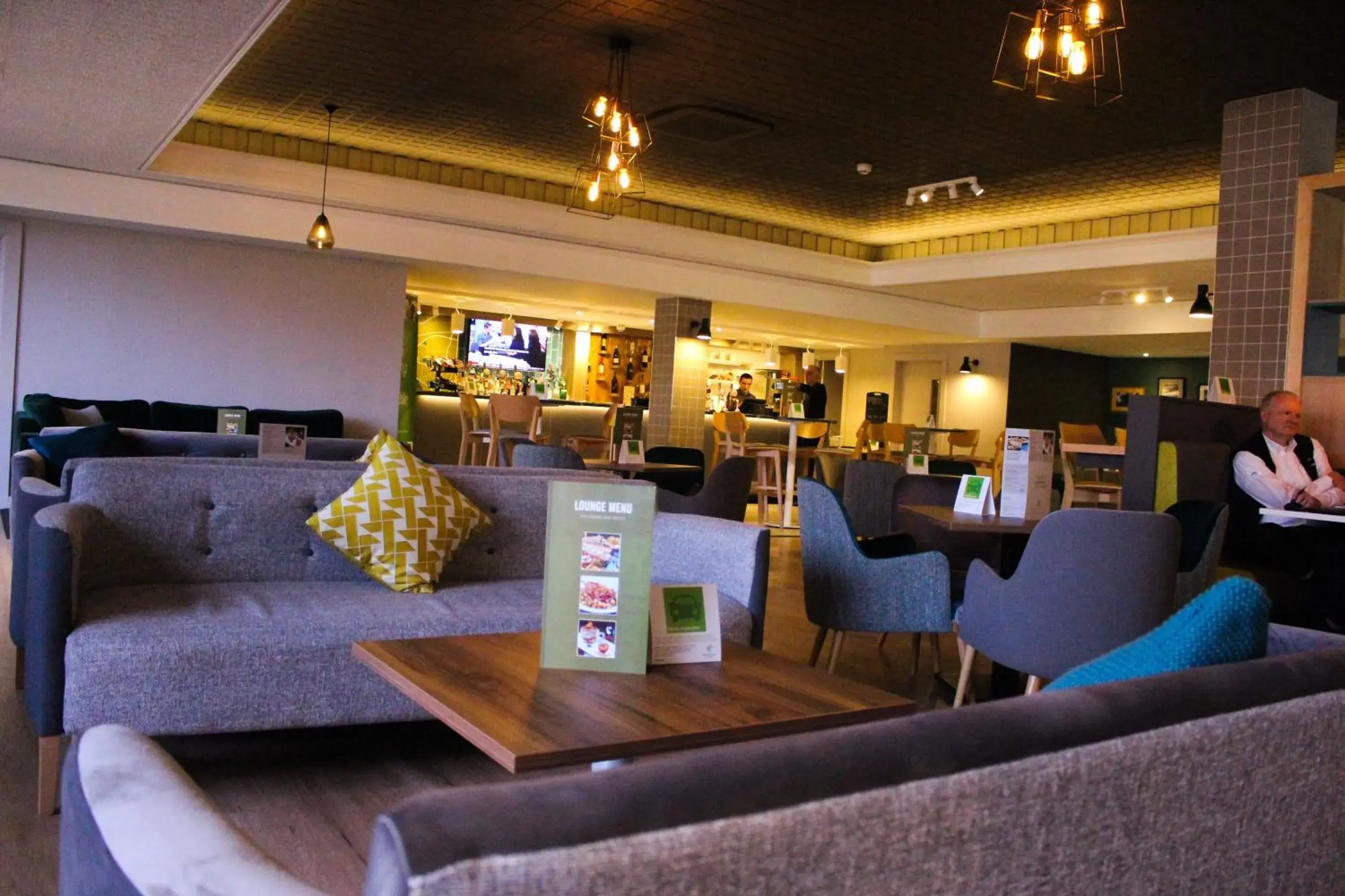 Lounge or bar in Holiday Inn Taunton M5, Jct25 by IHG Lounge or bar in Holiday Inn Taunton M5, Jct25 by IHG