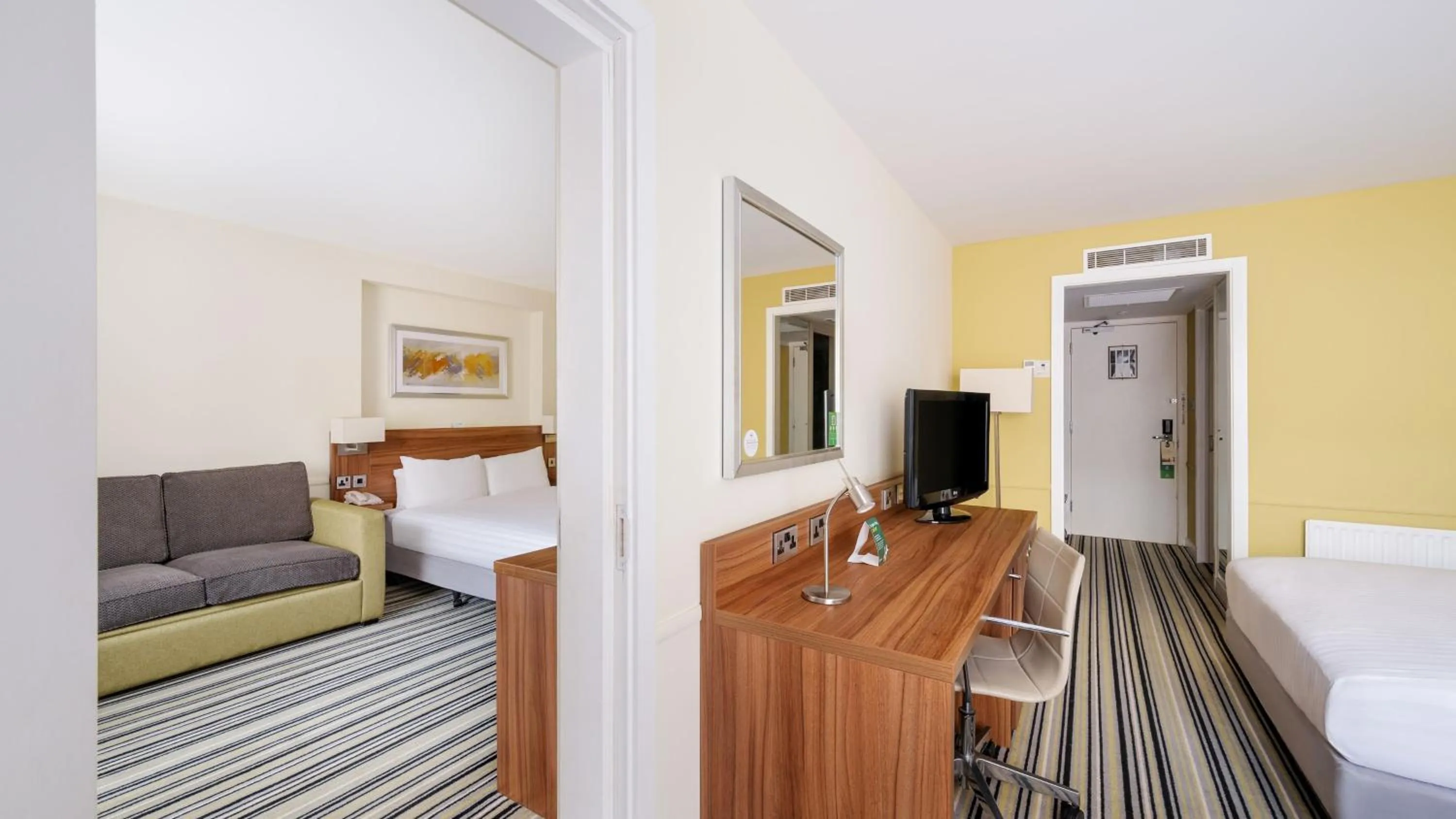 Photo of the whole room, Bed in Holiday Inn Taunton M5, Jct25 by IHG