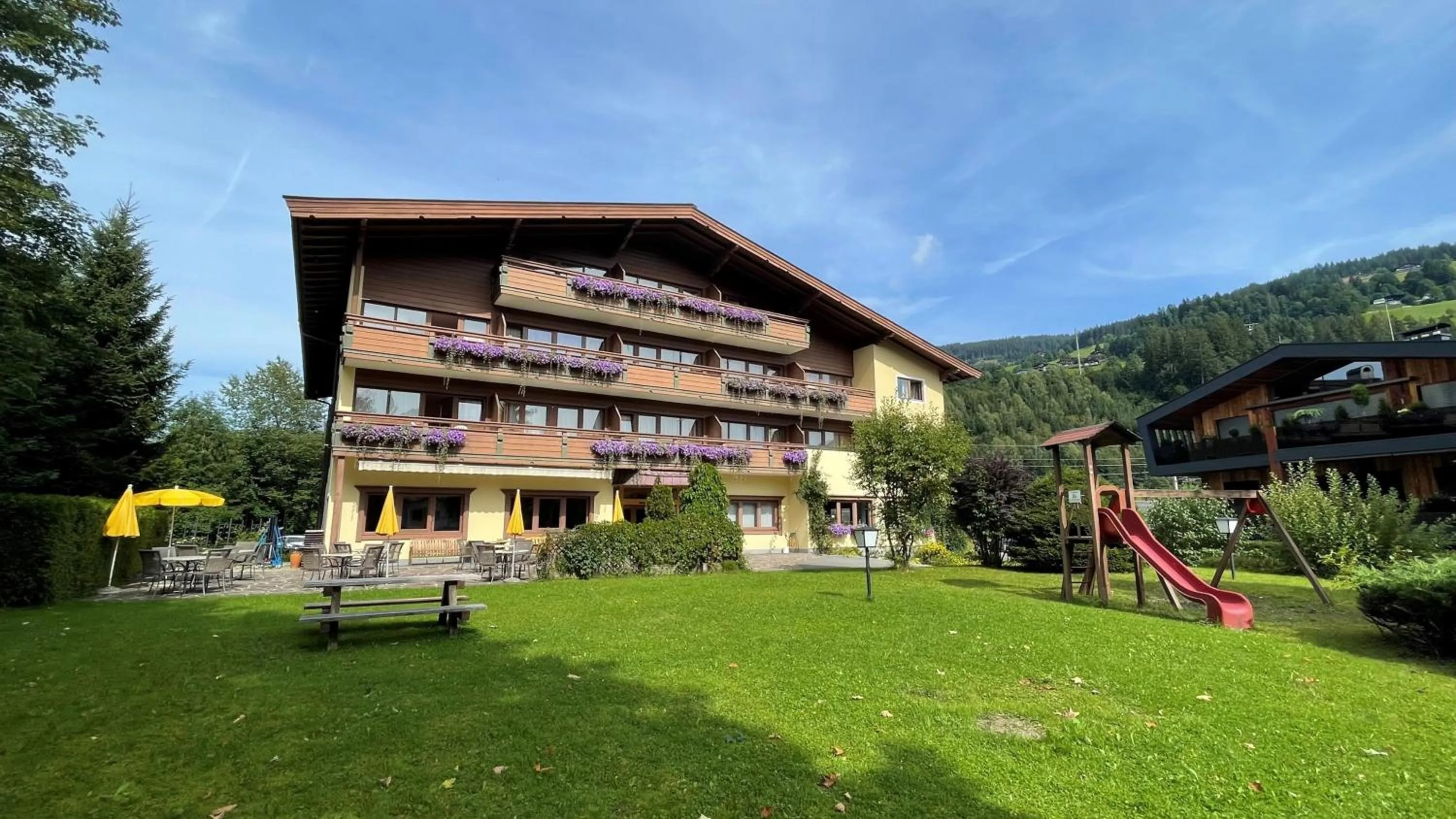 Property building in Parkhotel Kirchberg