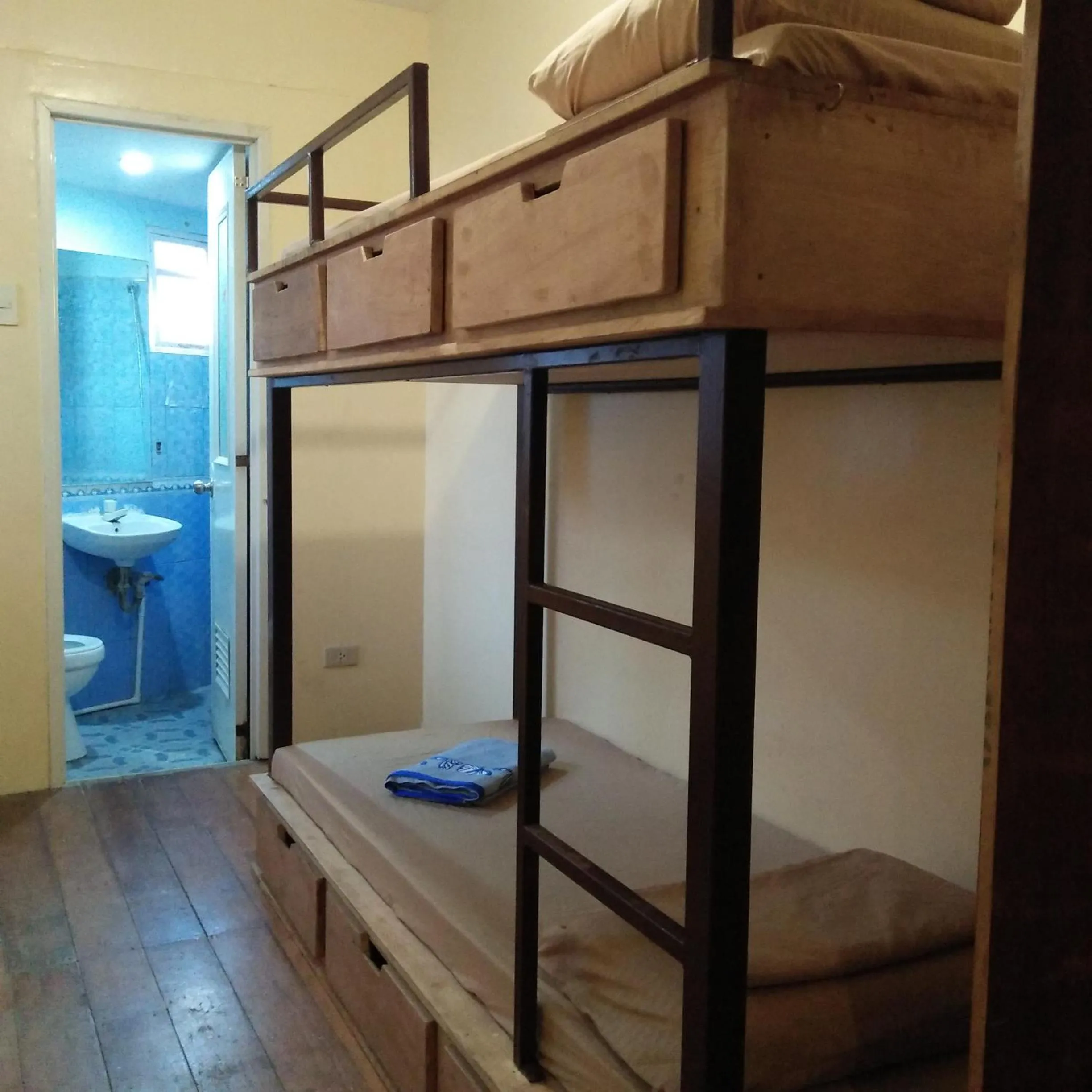 bunk bed, Bed in Cebu Pungko-pungko Hostel