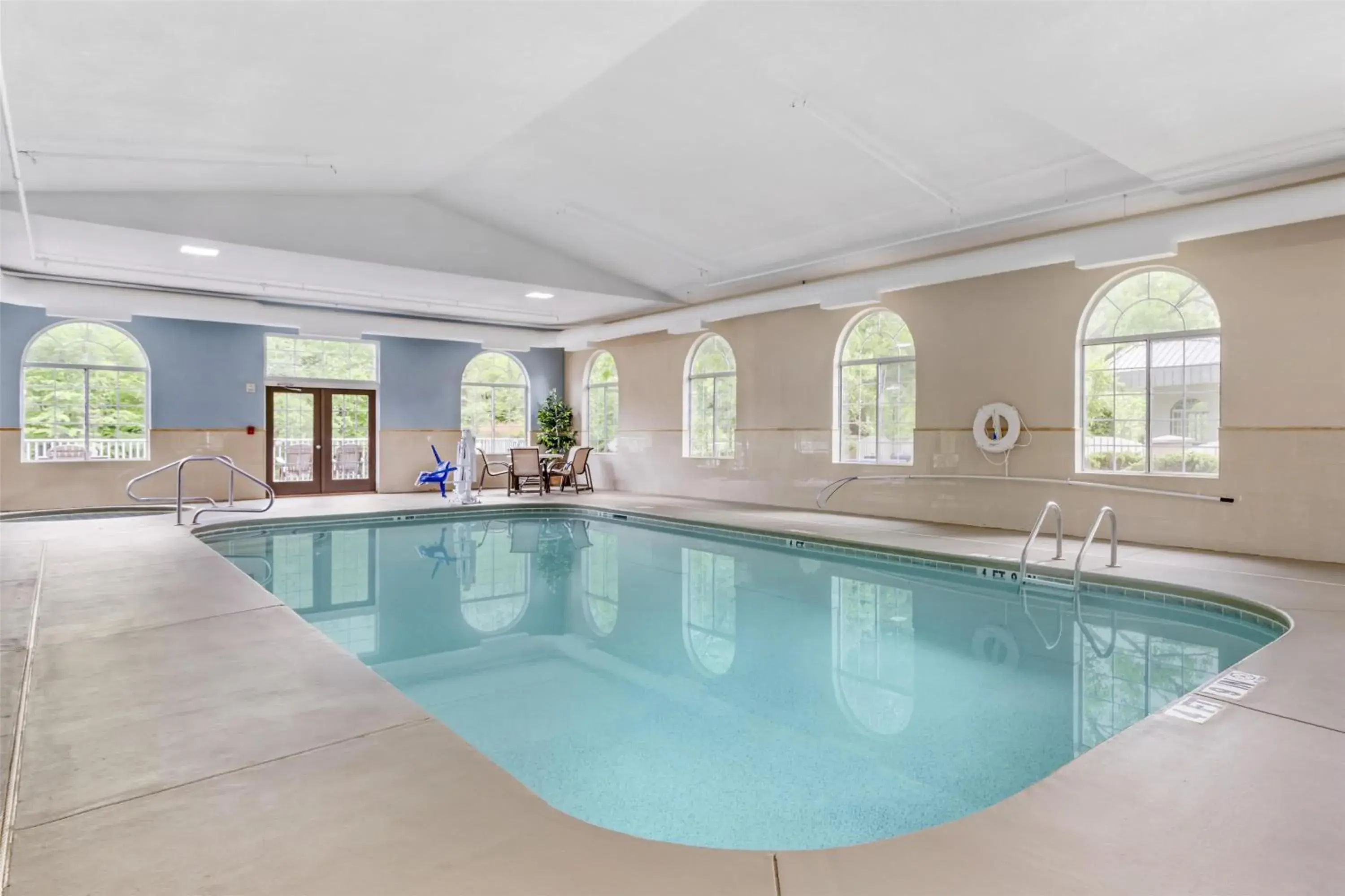 Pool view in Best Western Plus River Escape Sylva / Dillsboro Pool view in Best Western Plus River Escape Sylva / Dillsboro