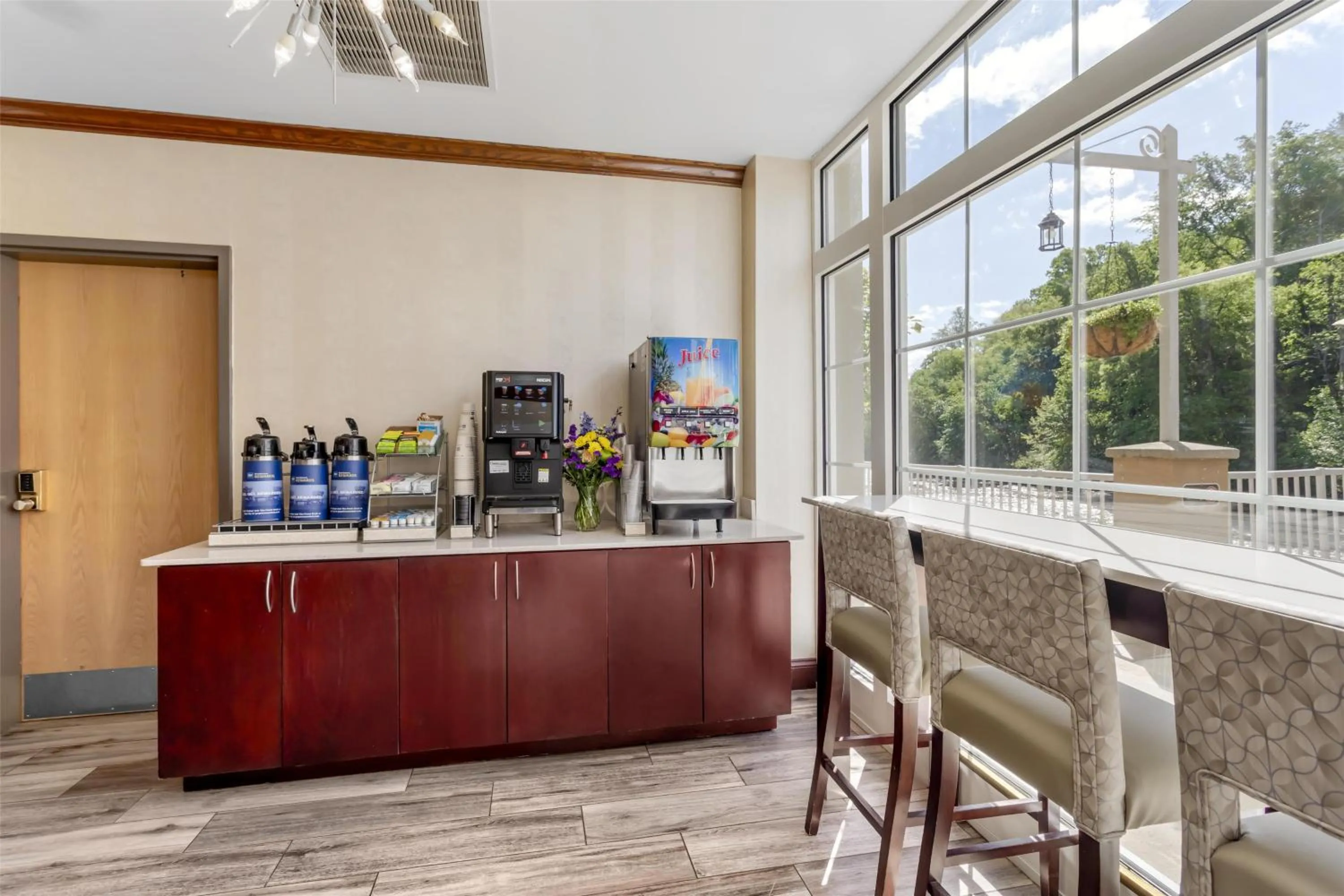 Breakfast in Best Western Plus River Escape Sylva / Dillsboro