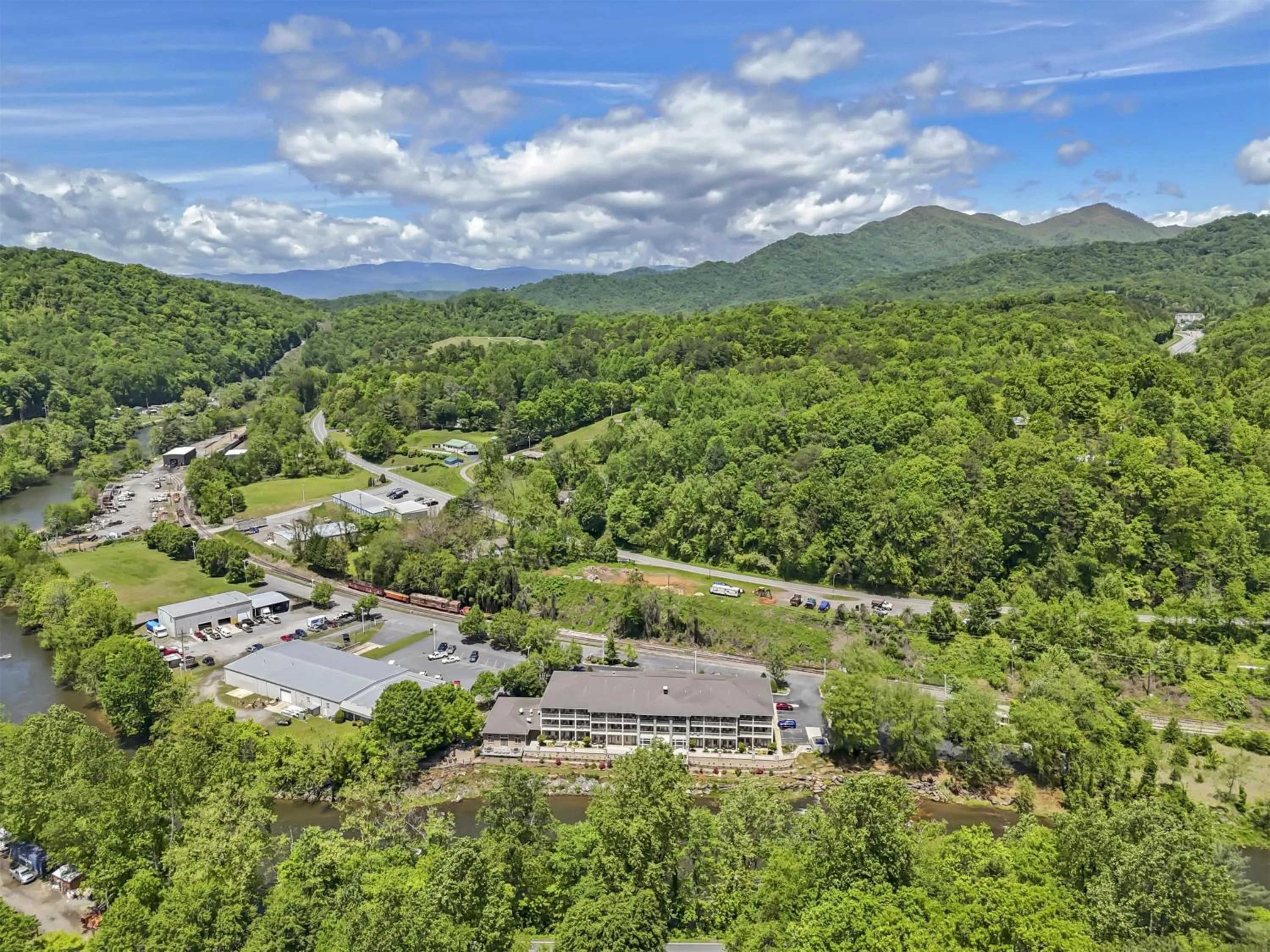 Property building in Best Western Plus River Escape Sylva / Dillsboro