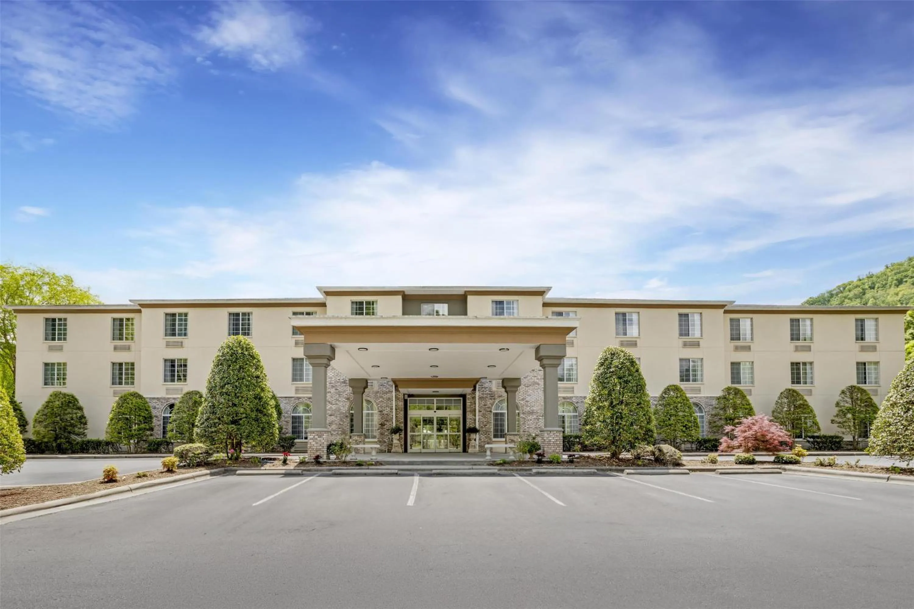 Property building in Best Western Plus River Escape Sylva / Dillsboro