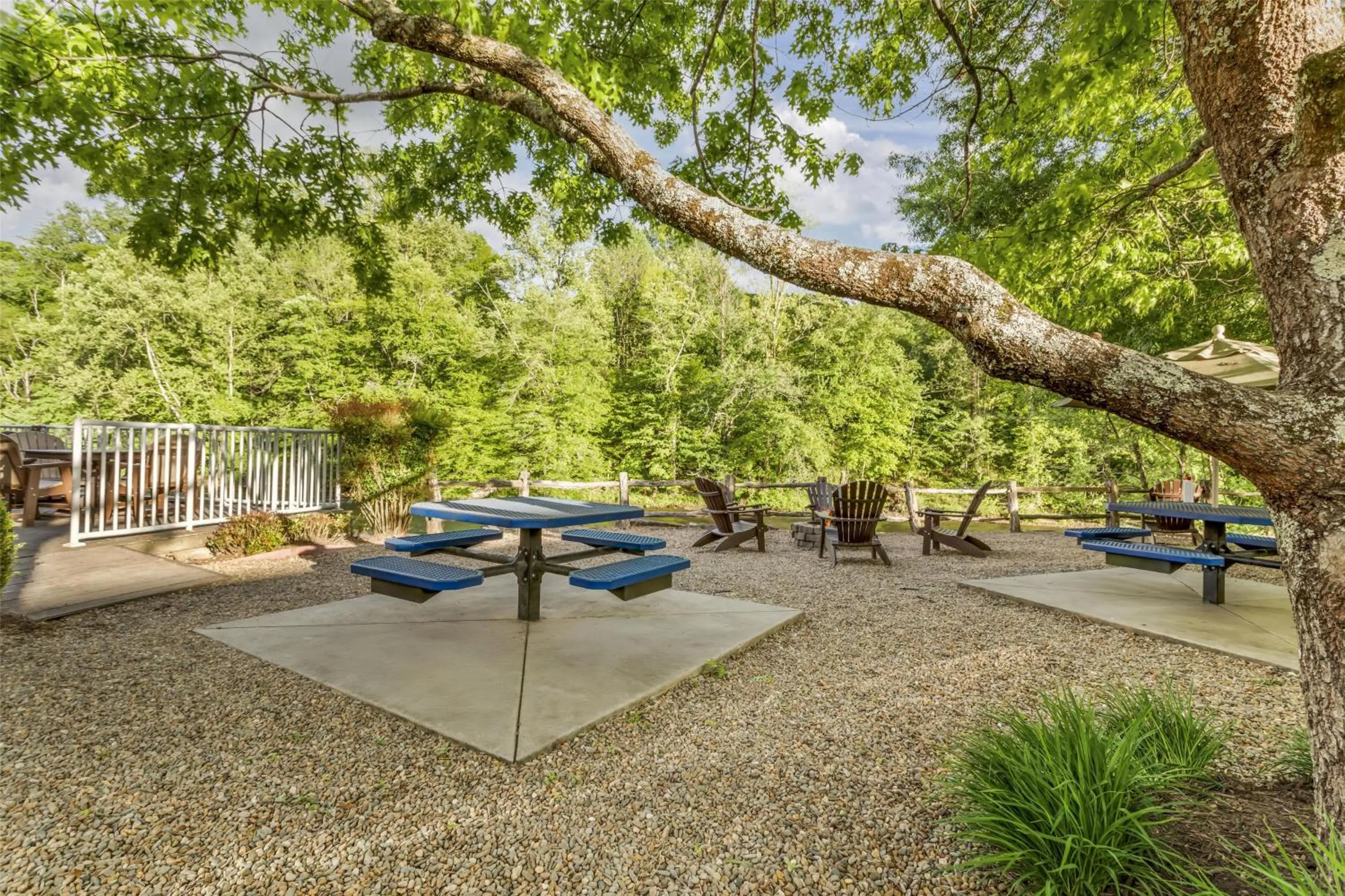 Property building in Best Western Plus River Escape Sylva / Dillsboro