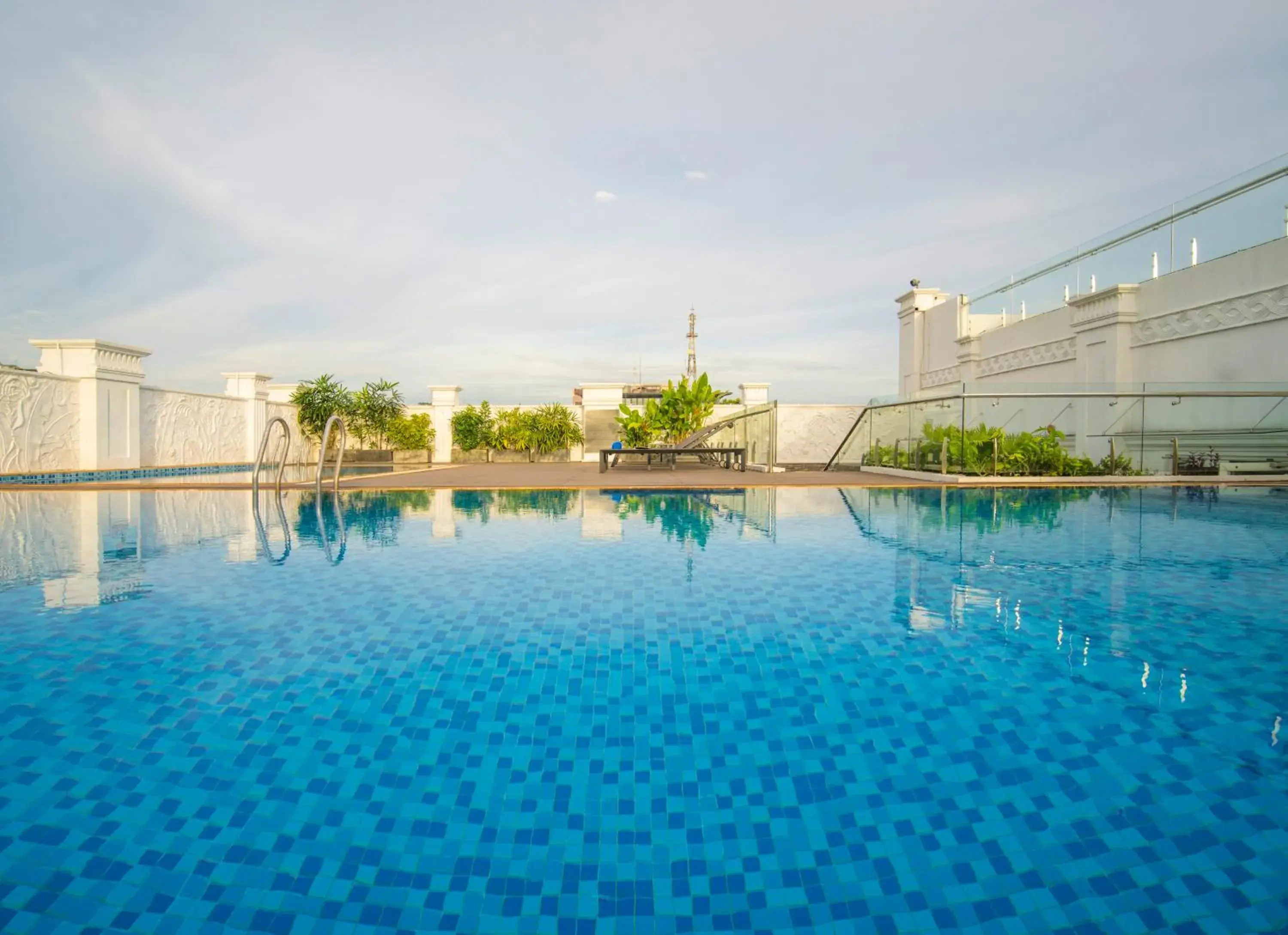 Swimming pool in T-Ritz Saigon Hotel & Apartment Swimming pool in T-Ritz Saigon Hotel & Apartment