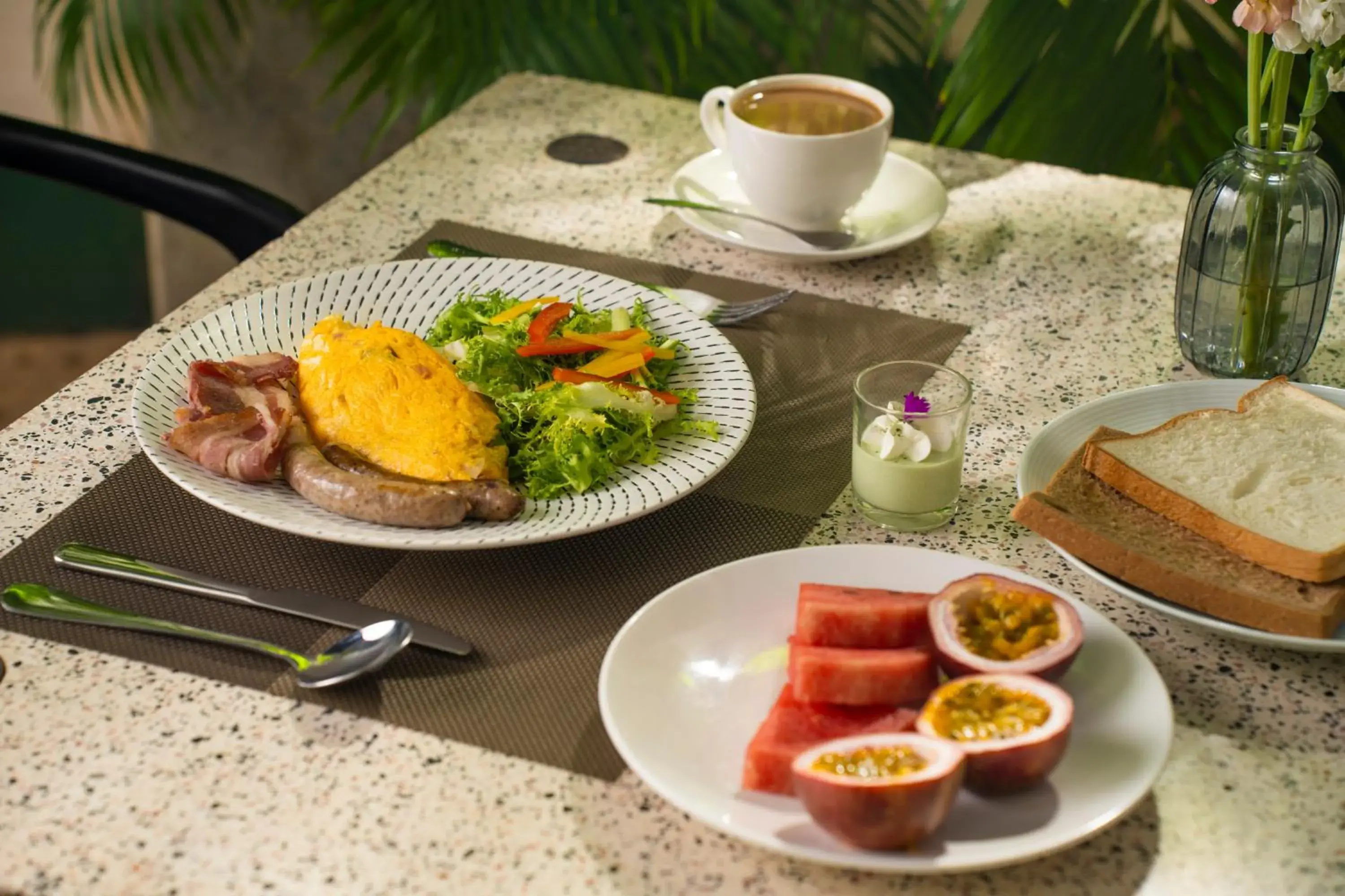 Food and drinks in T-Ritz Saigon Hotel & Apartment Food and drinks in T-Ritz Saigon Hotel & Apartment