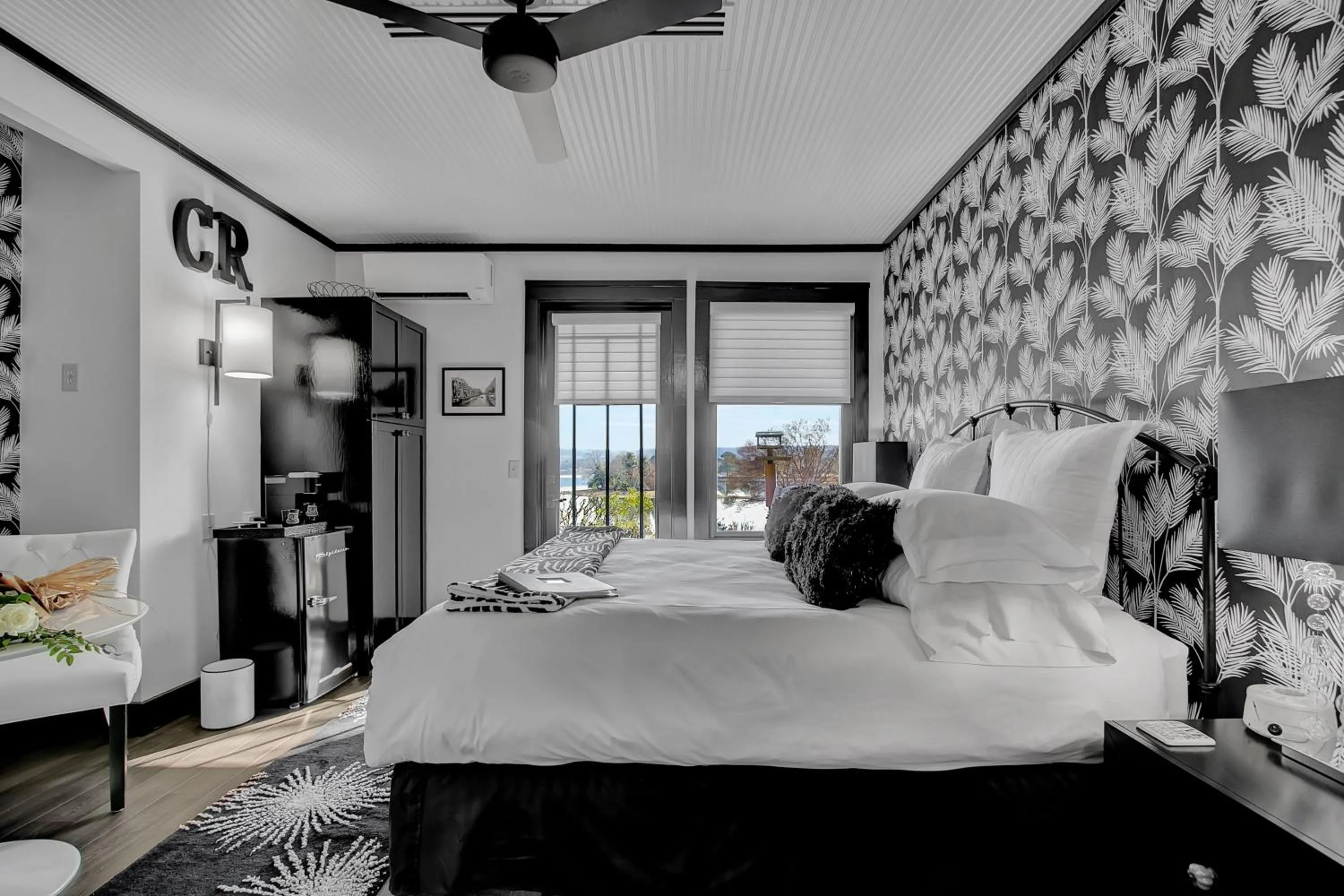 Bed in Lookout Point Lakeside Inn