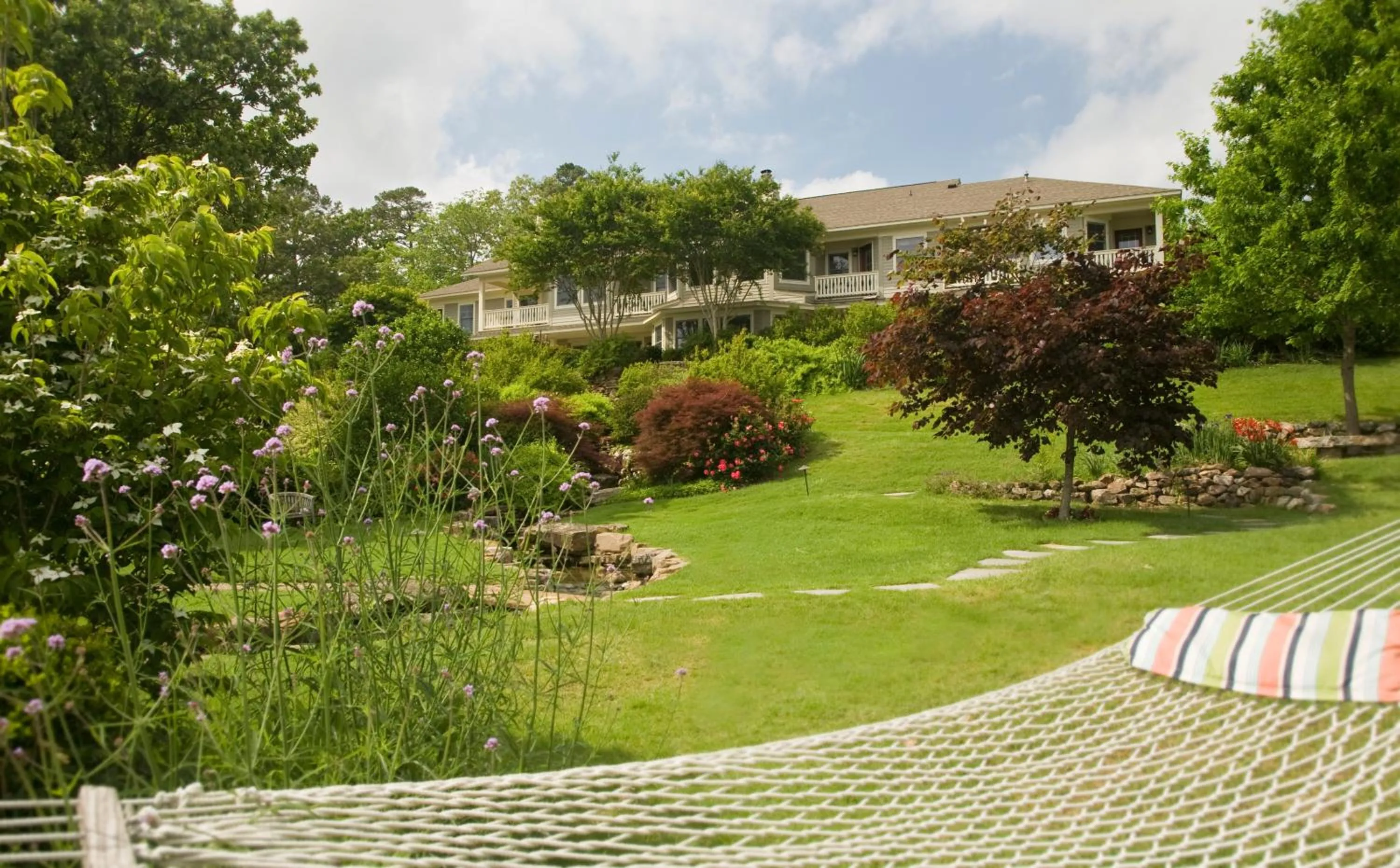 Garden in Lookout Point Lakeside Inn
