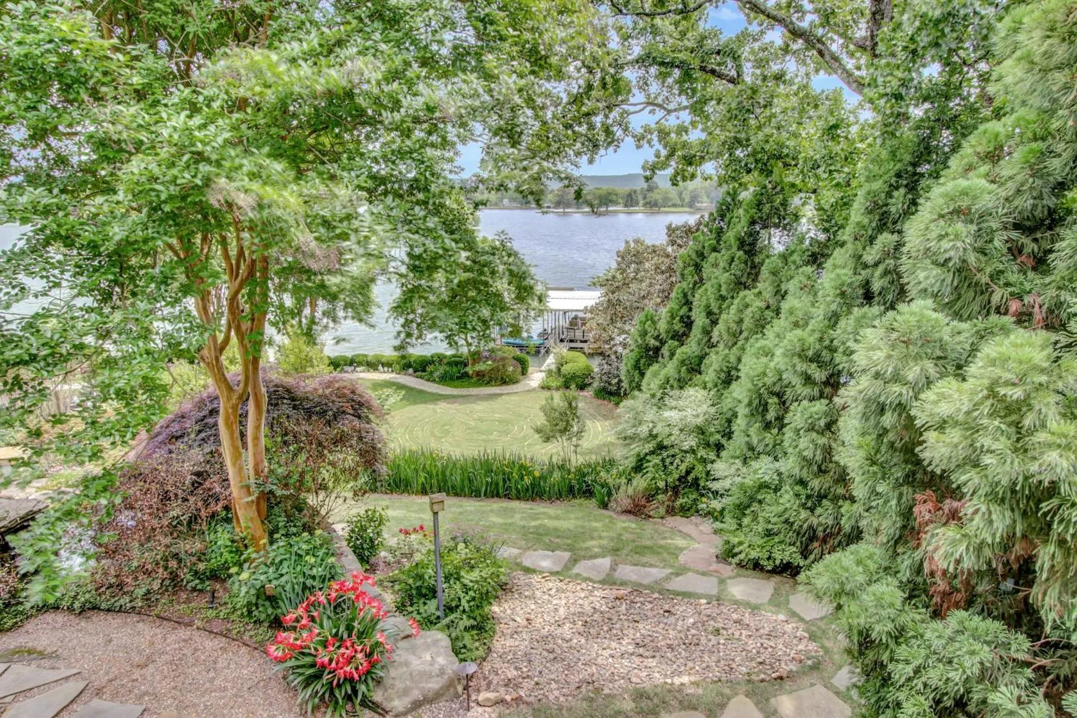 Lookout Point Lakeside Inn