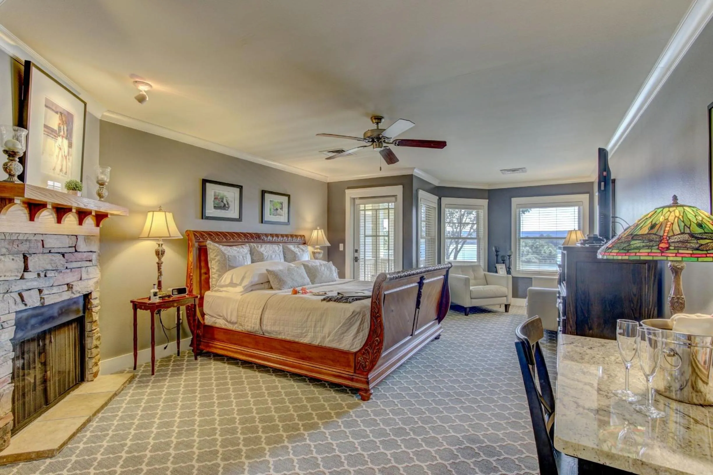 Bed in Lookout Point Lakeside Inn