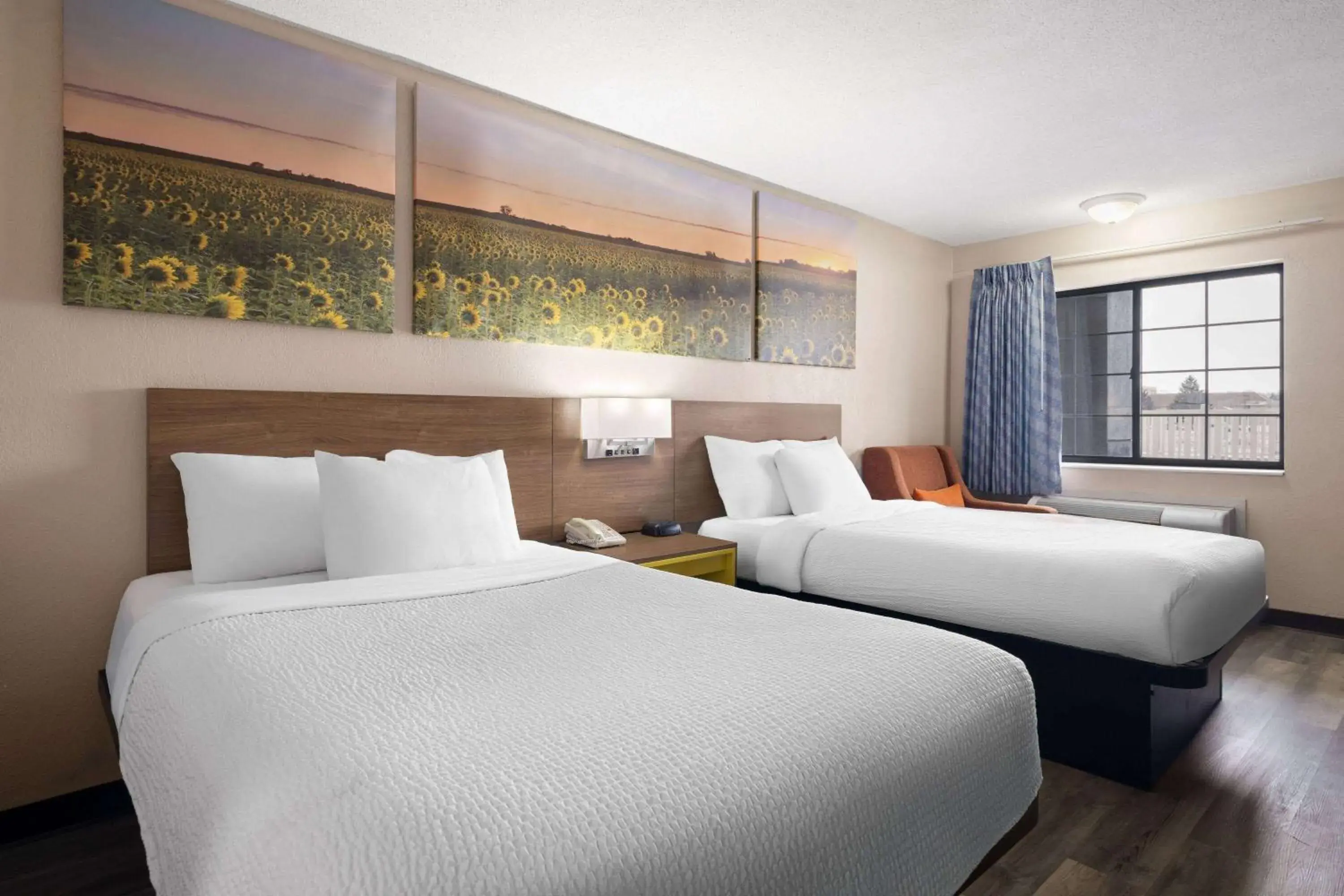 Photo of the whole room, Bed in Days Inn & Suites by Wyndham Kokomo Photo of the whole room, Bed in Days Inn & Suites by Wyndham Kokomo