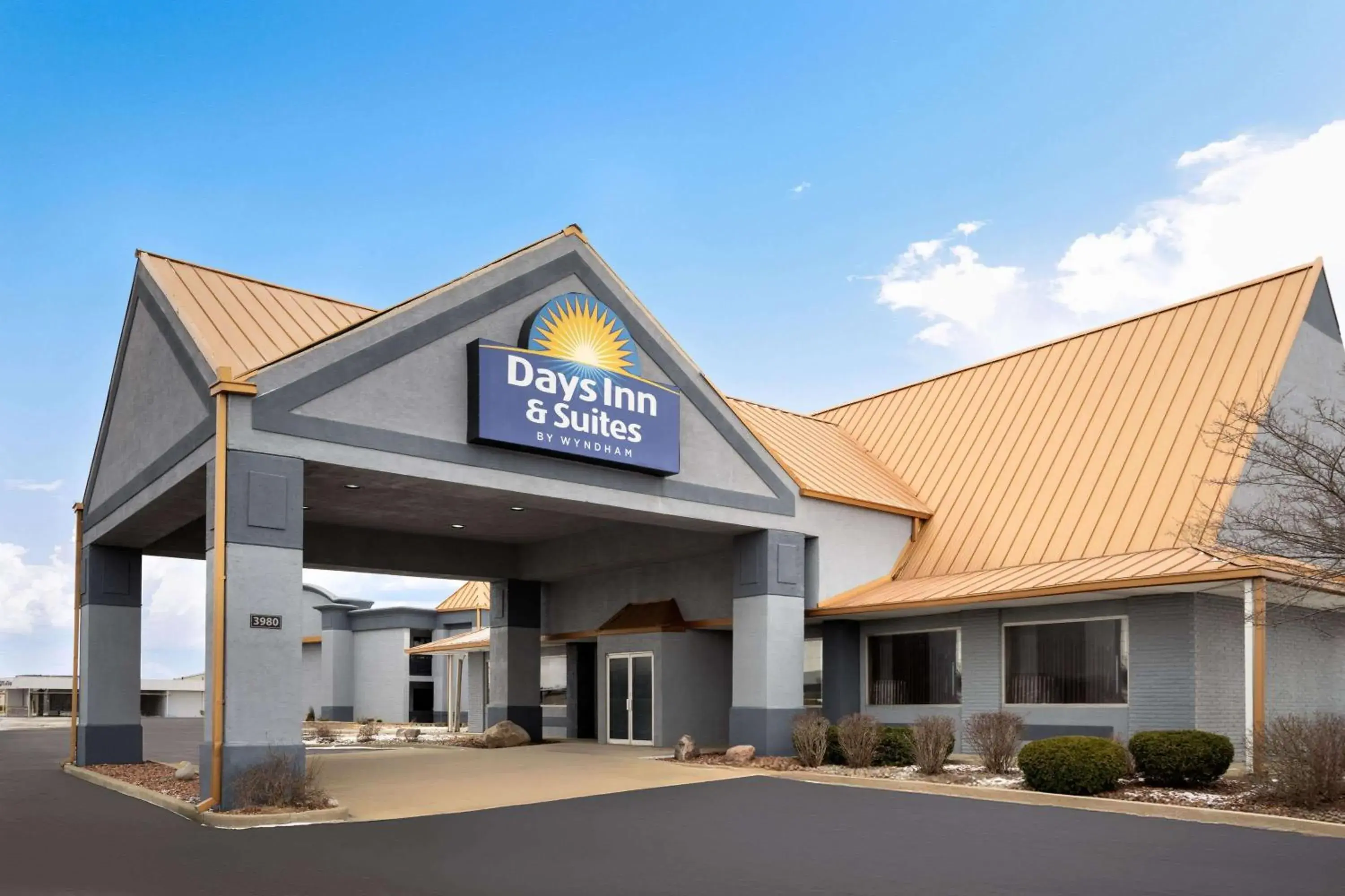 Property building in Days Inn & Suites by Wyndham Kokomo Property building in Days Inn & Suites by Wyndham Kokomo