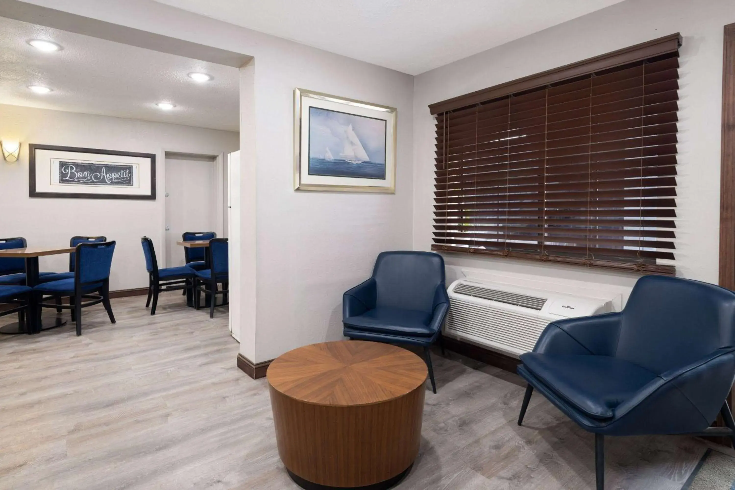 Lobby or reception in Days Inn & Suites by Wyndham Kokomo Lobby or reception in Days Inn & Suites by Wyndham Kokomo