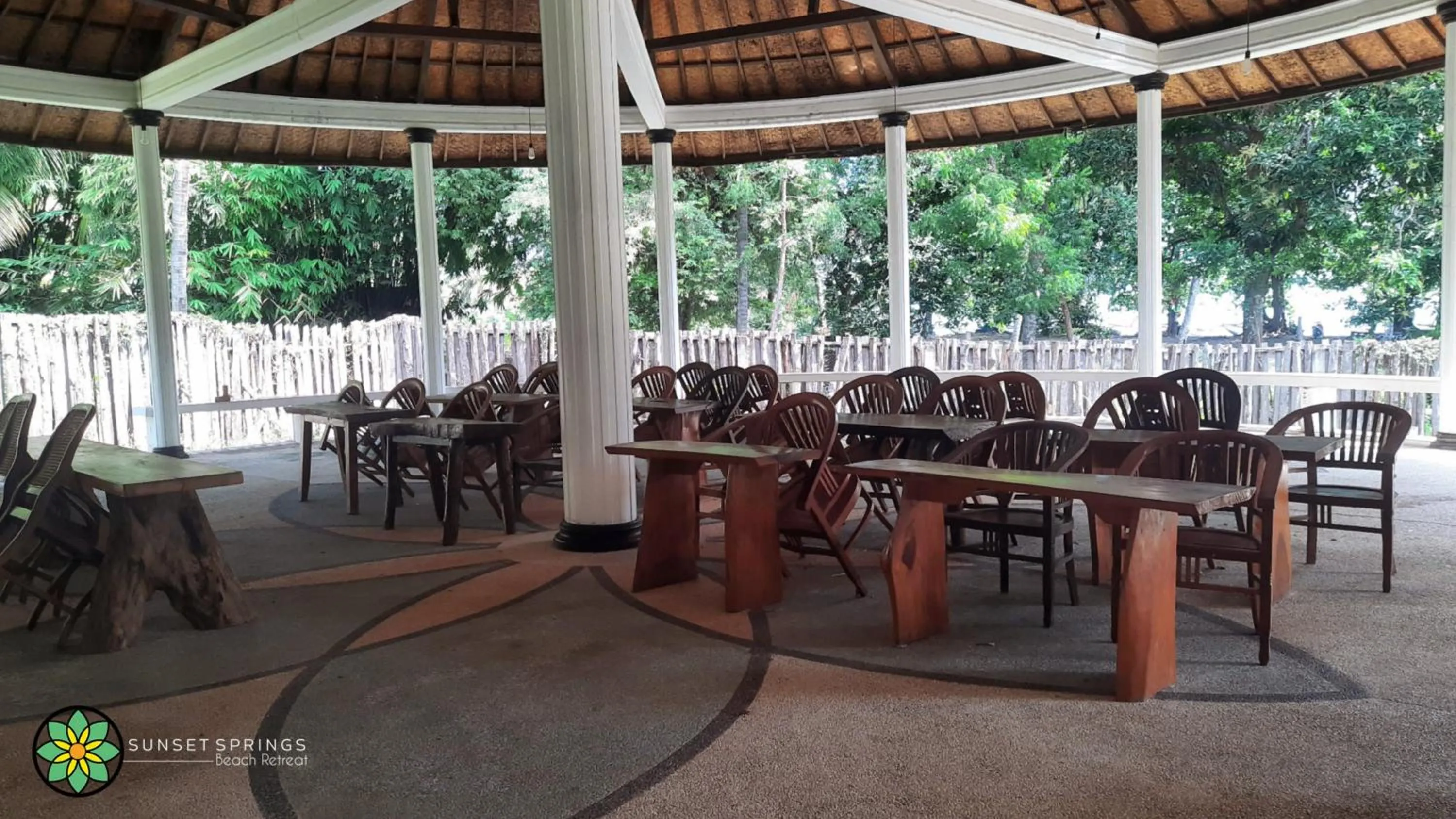 Restaurant/places to eat in Sunset Springs Beach Retreat