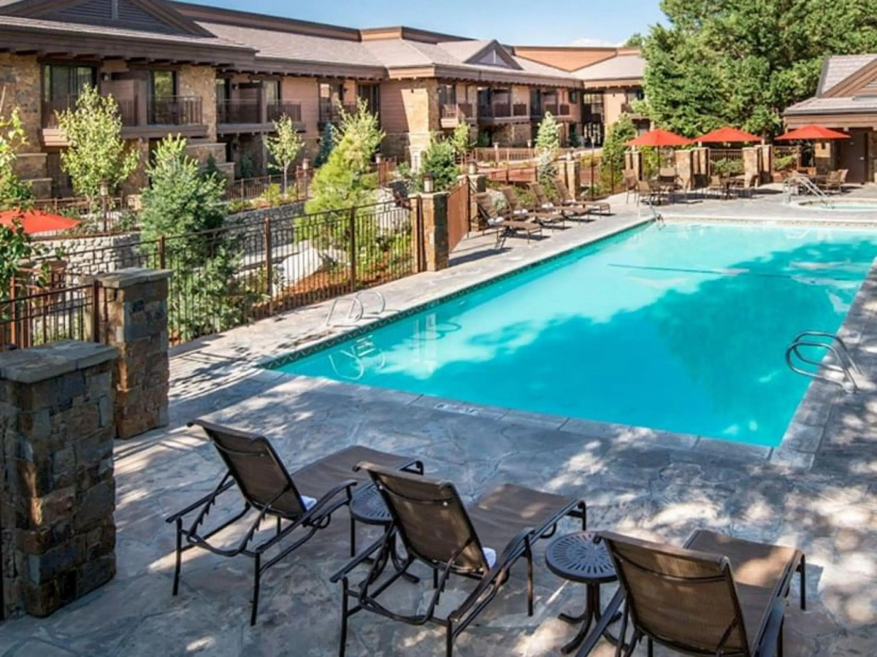 Swimming pool in Wayfinder Bishop Swimming pool in Wayfinder Bishop