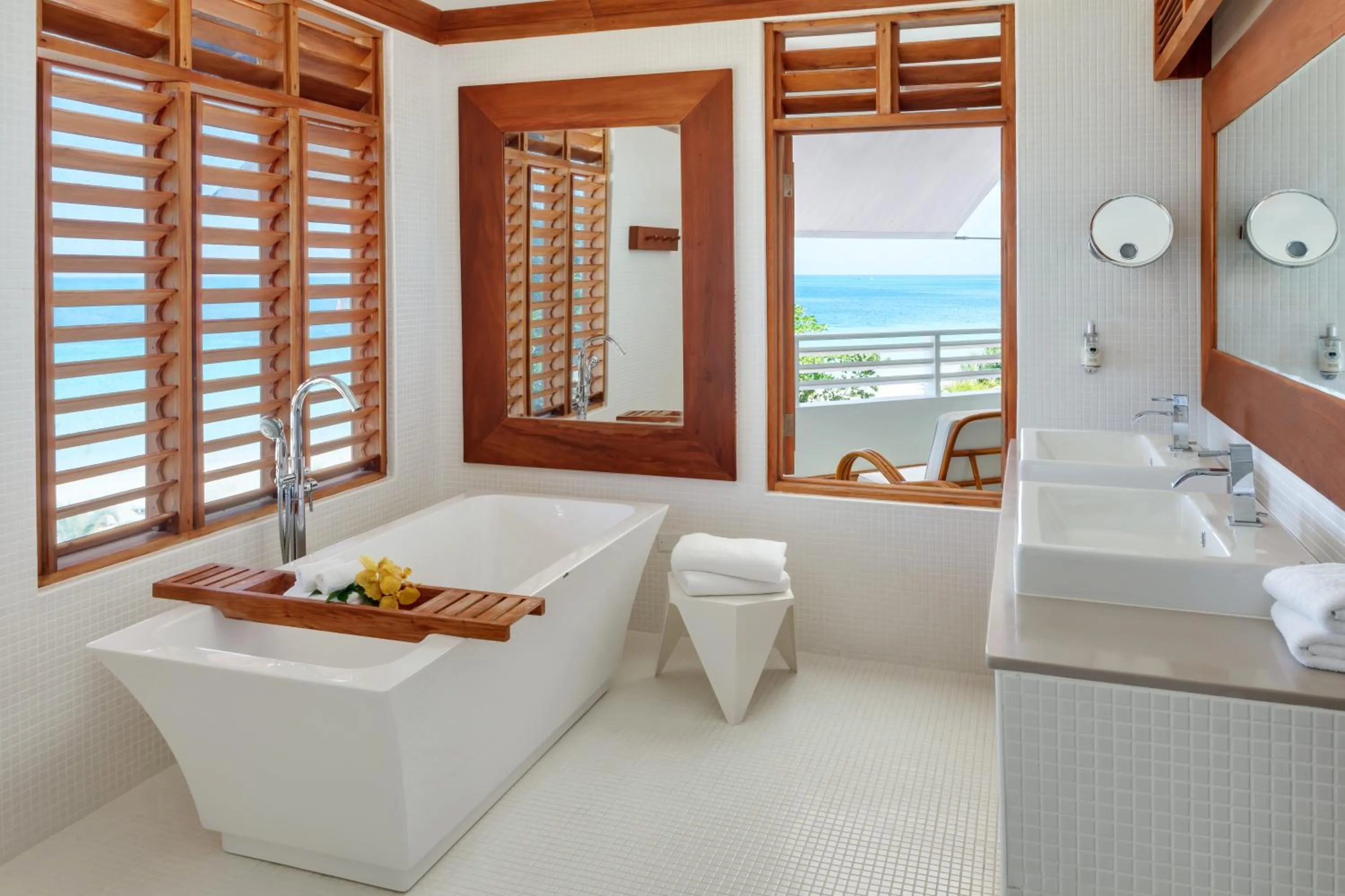 Sea view in Couples Swept Away